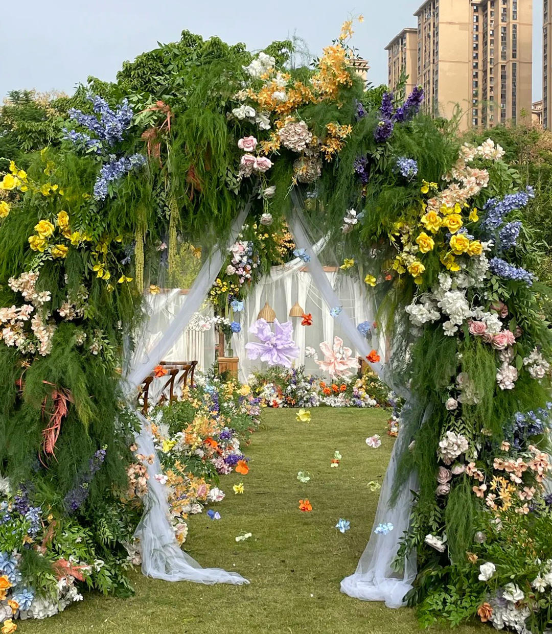 小預(yù)算多巴胺草坪婚禮