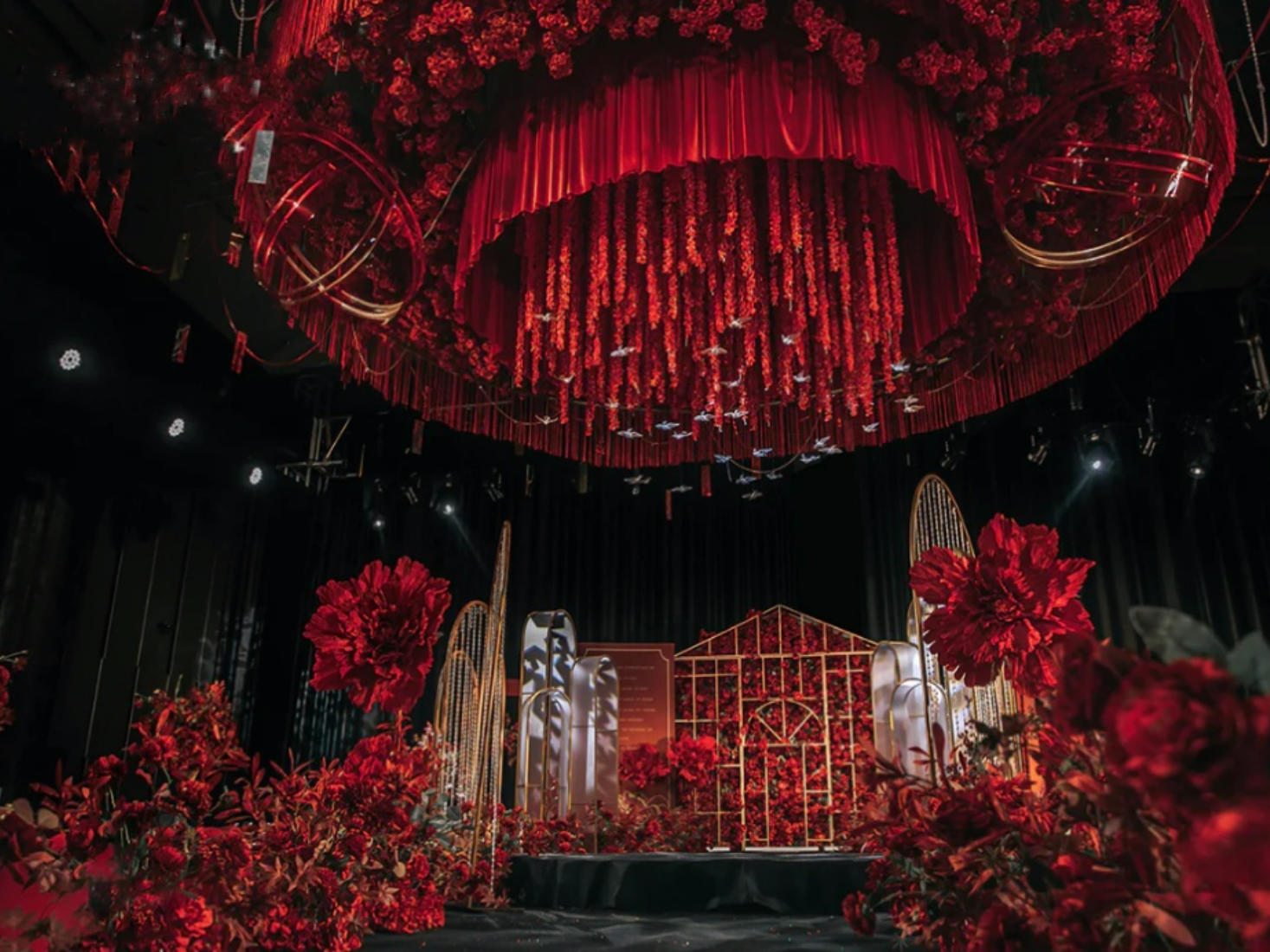 万元内婚礼/9990元含四大人员/多款式颜色选择