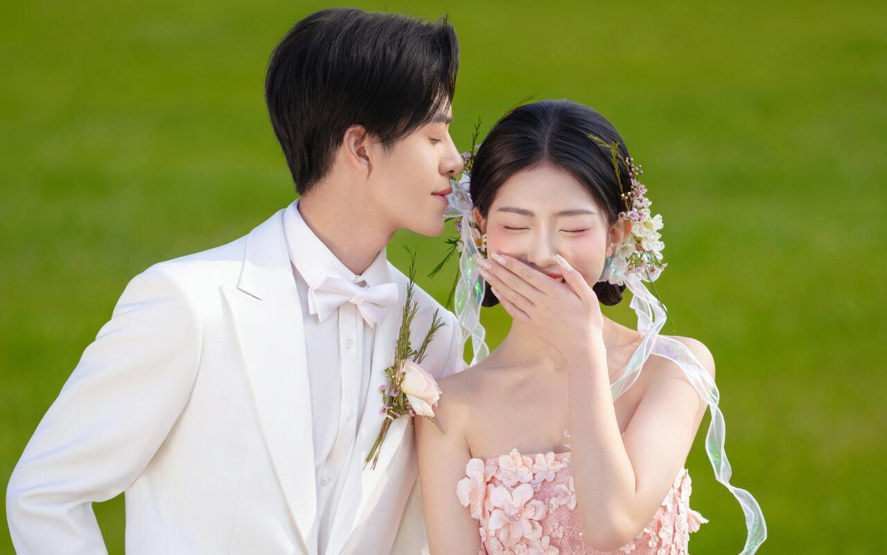 【超治愈森系草坪婚照】