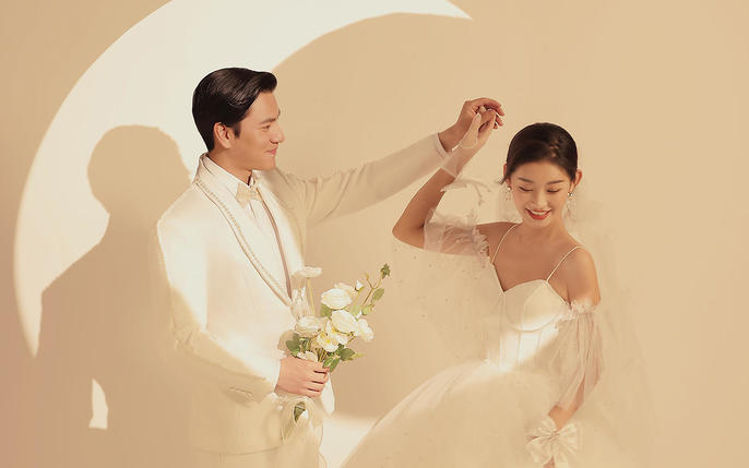  韩式高定版月亮光影婚纱照｜把月亮装进婚纱照里