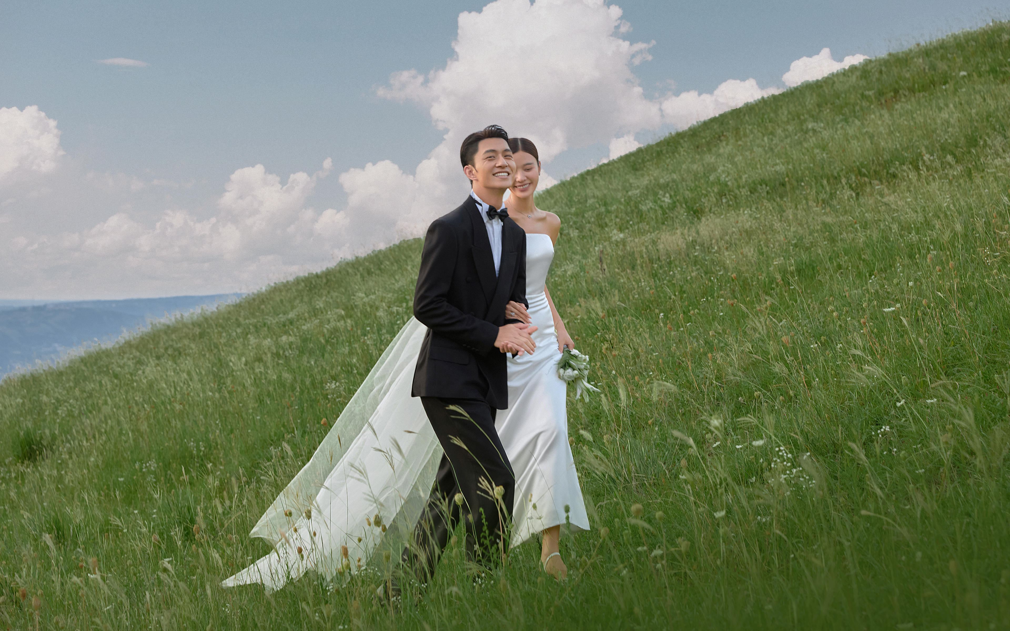 这组森系婚纱照直接把“电影感”焊在脸上了