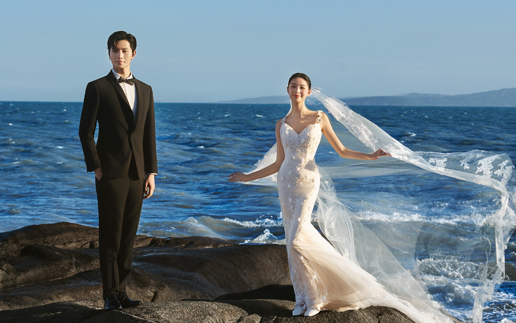 无需远赴冰岛🌊三亚也能拍出黑礁石婚纱照