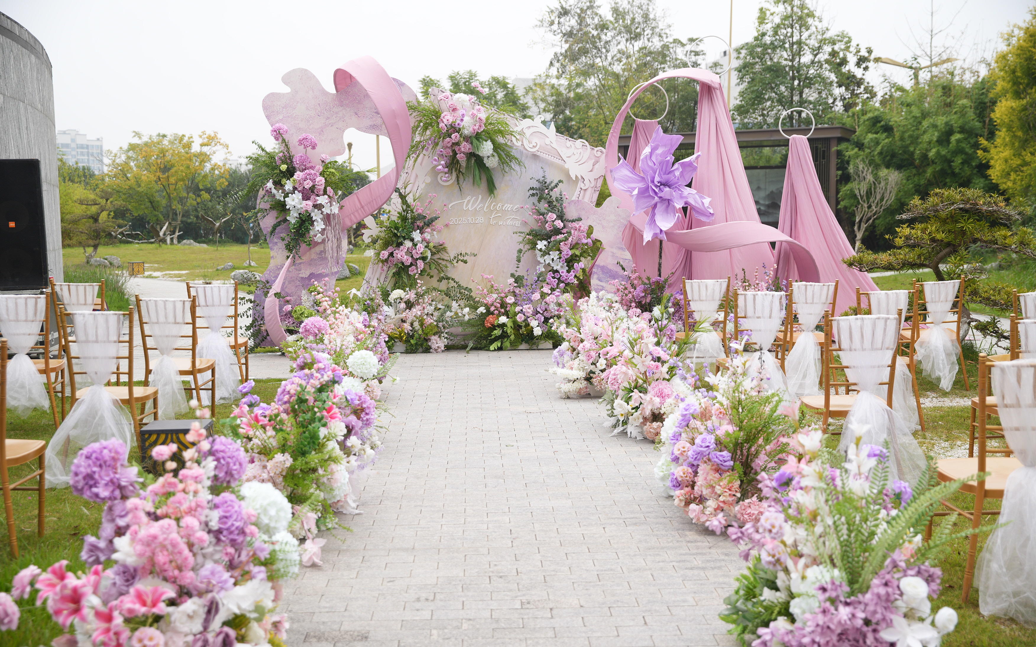 户外粉紫色草坪婚礼