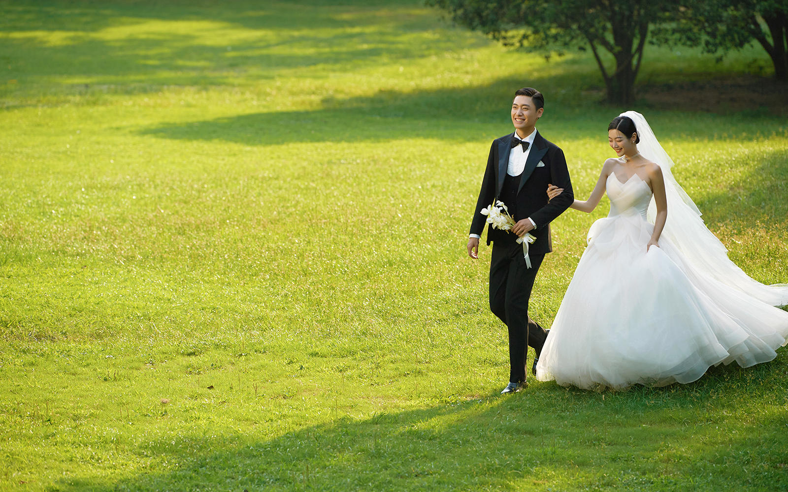 普通女孩也能輕松駕馭住的草坪婚紗照