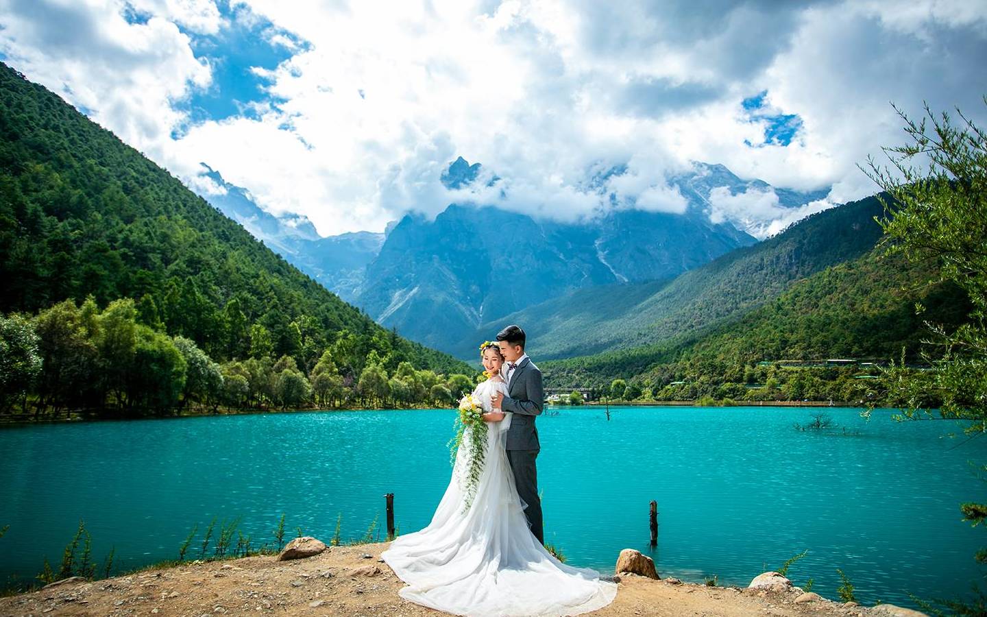 维多利亚全球旅拍 丽江站5999元并定一送一  