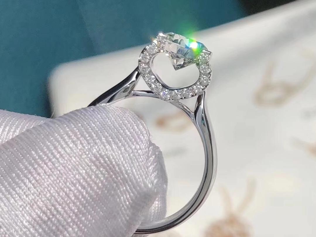 「时匠珠宝」钻戒 时尚小奢华四爪戒托款