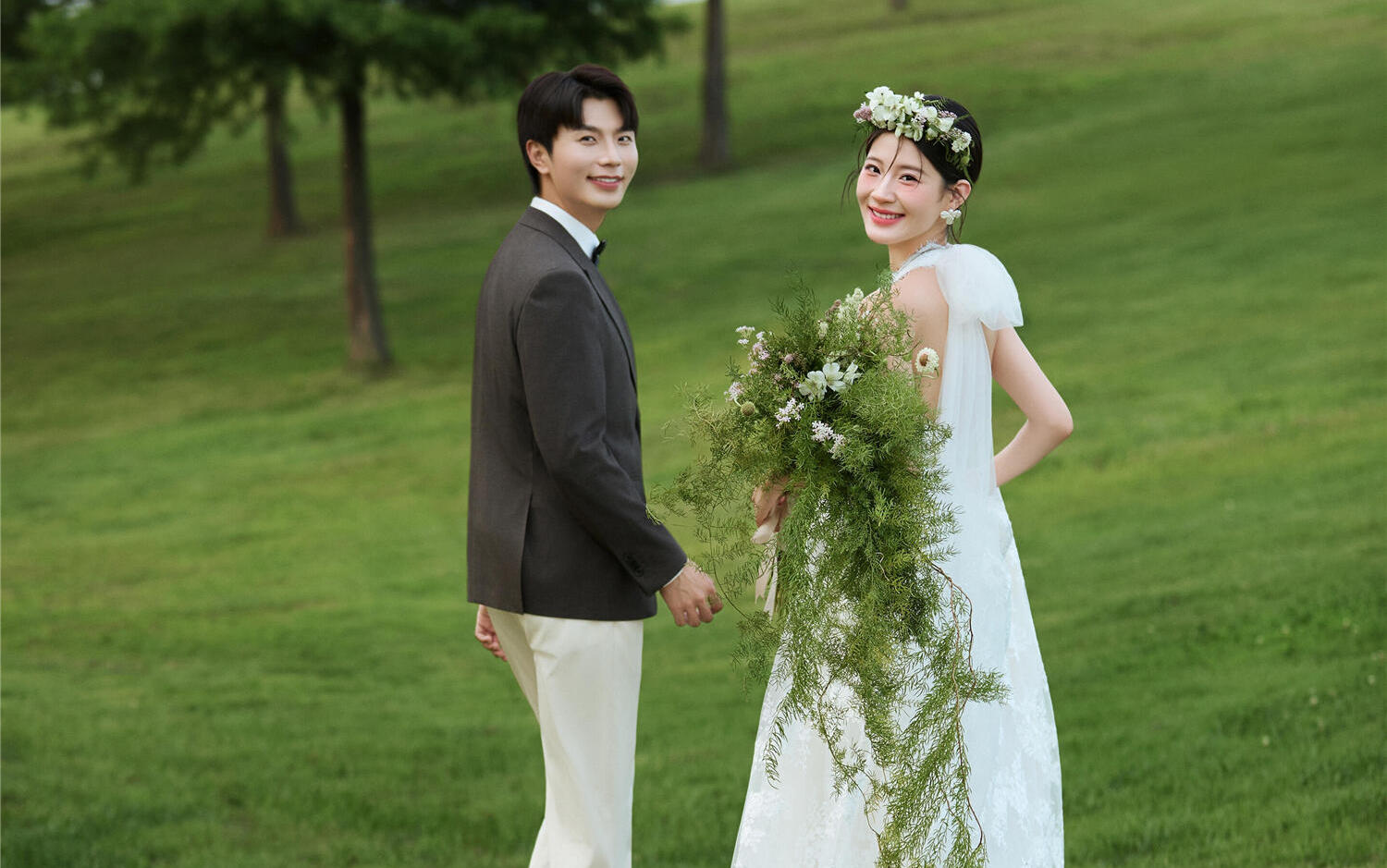 一整个美住✨超有feel的小清新草坪婚纱照