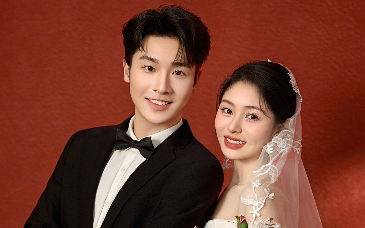【紅底魚尾蕾絲婚紗照的高級感】