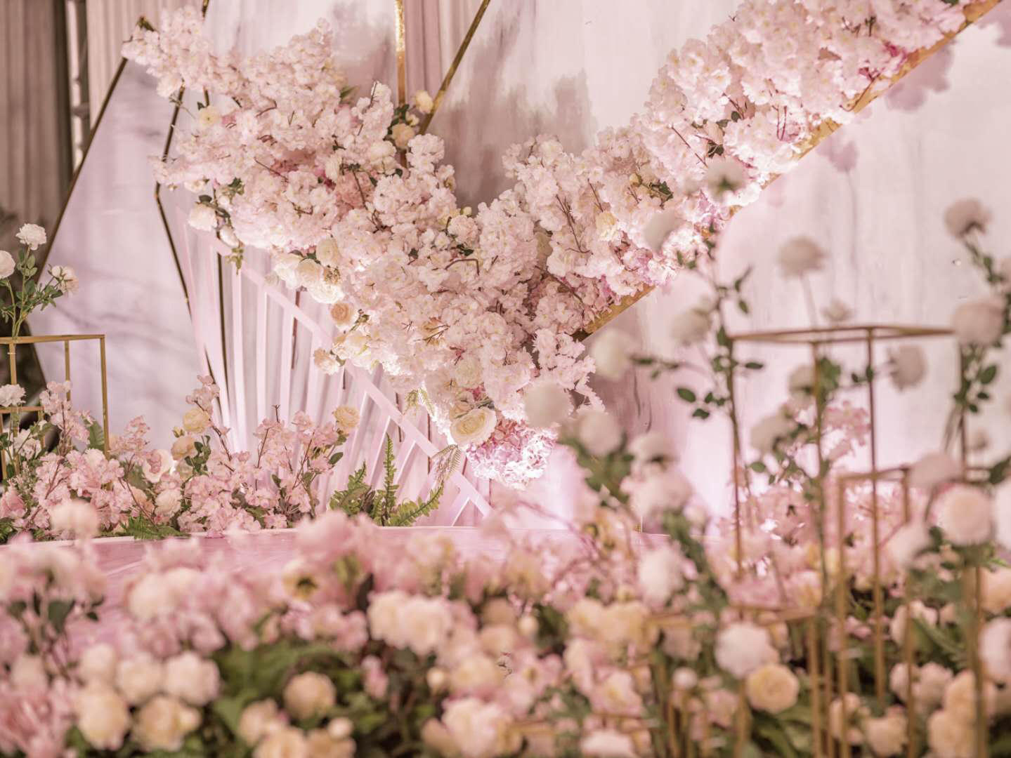 浅粉色ins风婚礼婚庆布置