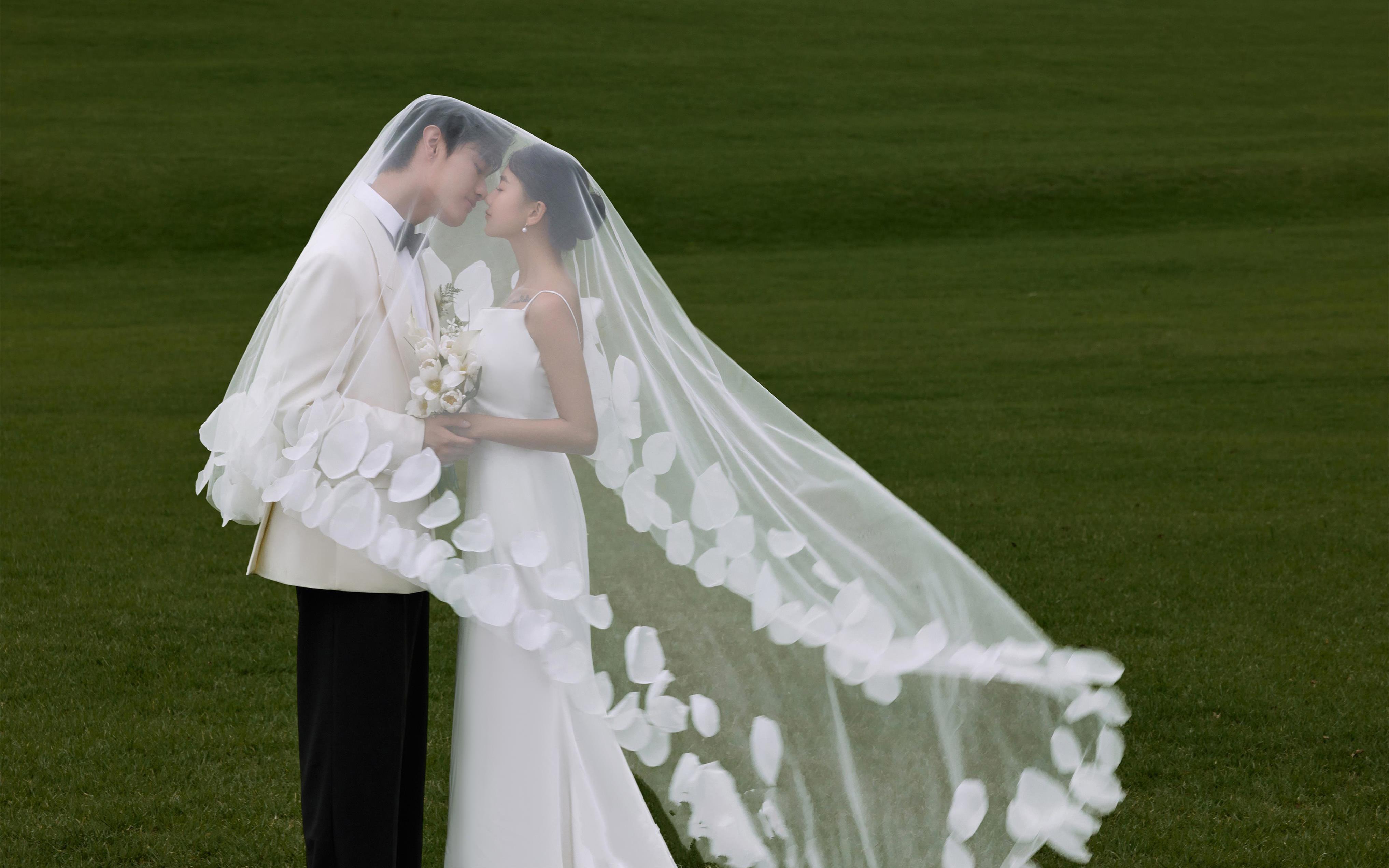 让人沦陷的森系婚纱照 阴天也是“好天气”