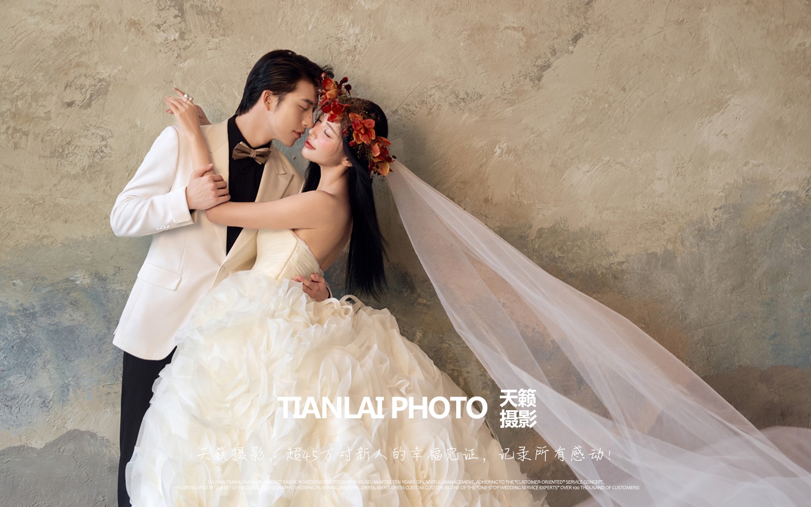 女王梦在这一刻圆满了。法式复古婚纱照。