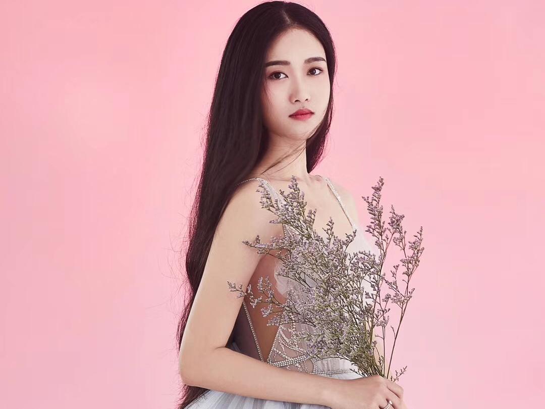 梦幻婚纱4件套+4套伴娘服+总监化妆团队