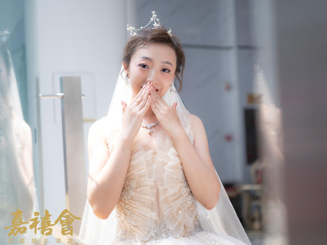 呼市跟妆超值首席档化妆师全程跟妆送妈妈妆