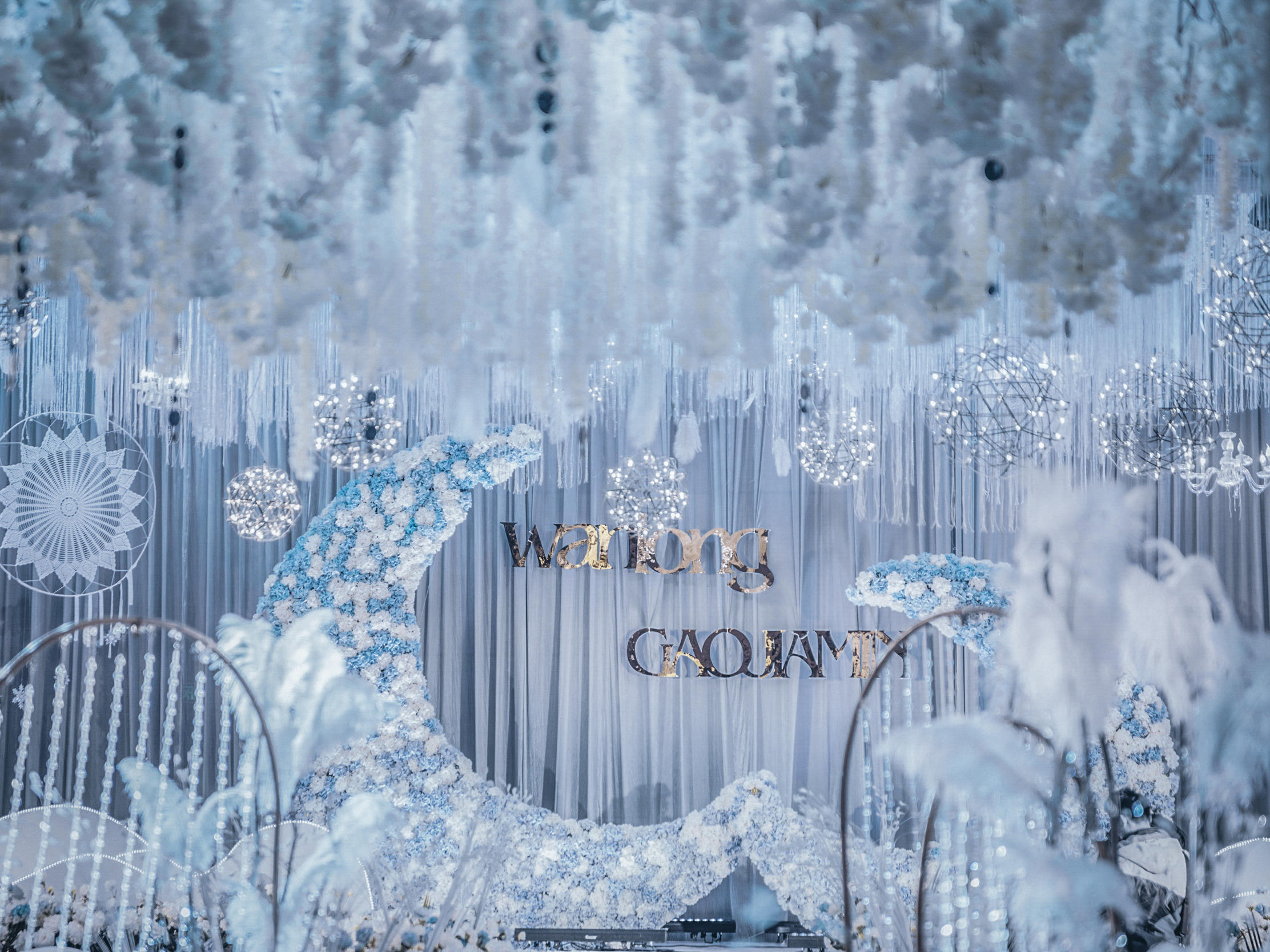 温馨端庄的蓝色月亮主题婚礼