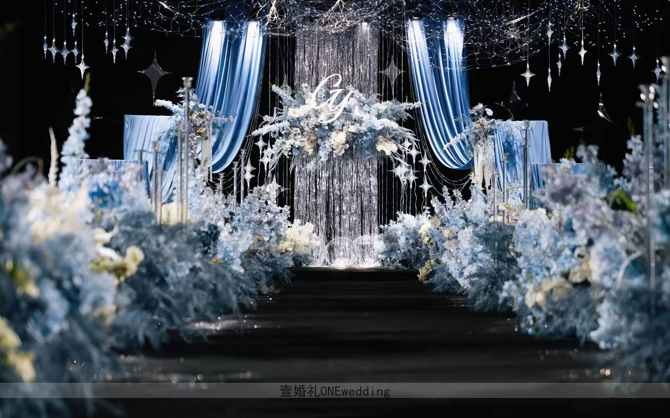 蓝色系布幔雨丝帘婚礼