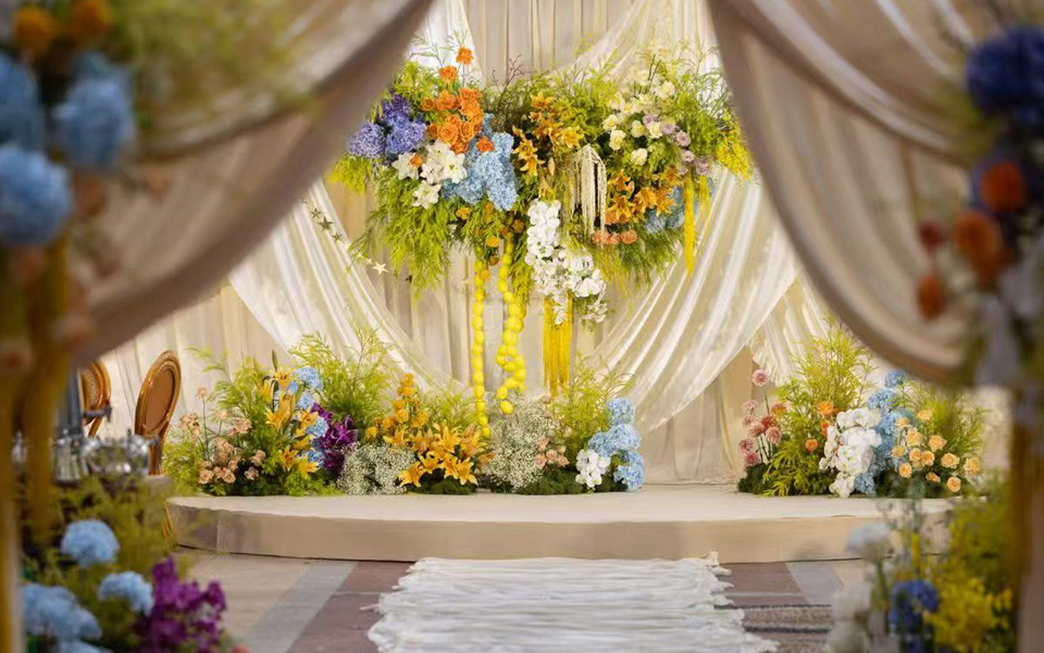 鹅黄柔光，雅致室内婚礼