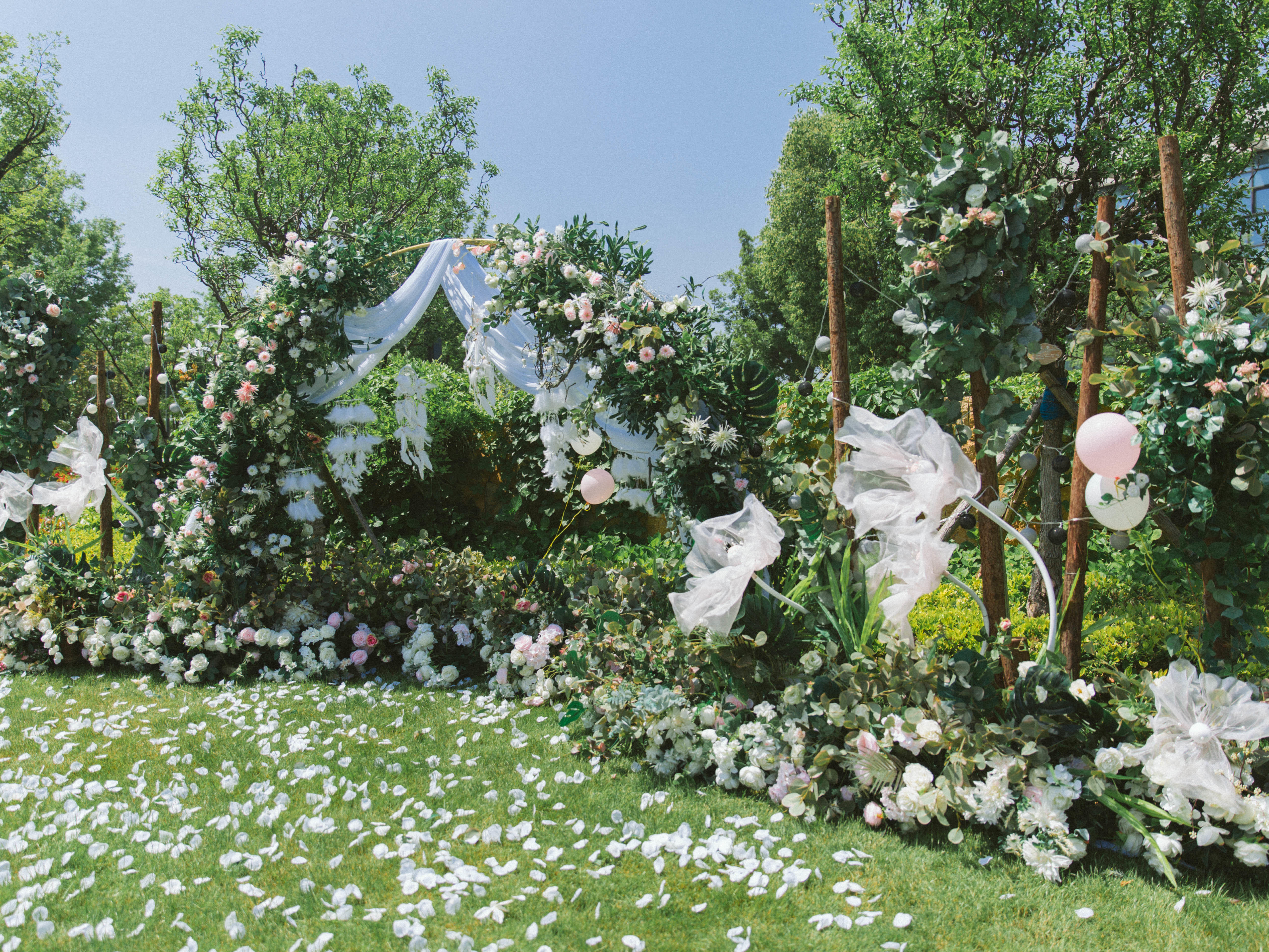 【艺空间婚礼】简约不简单的白绿色系户外草坪婚礼