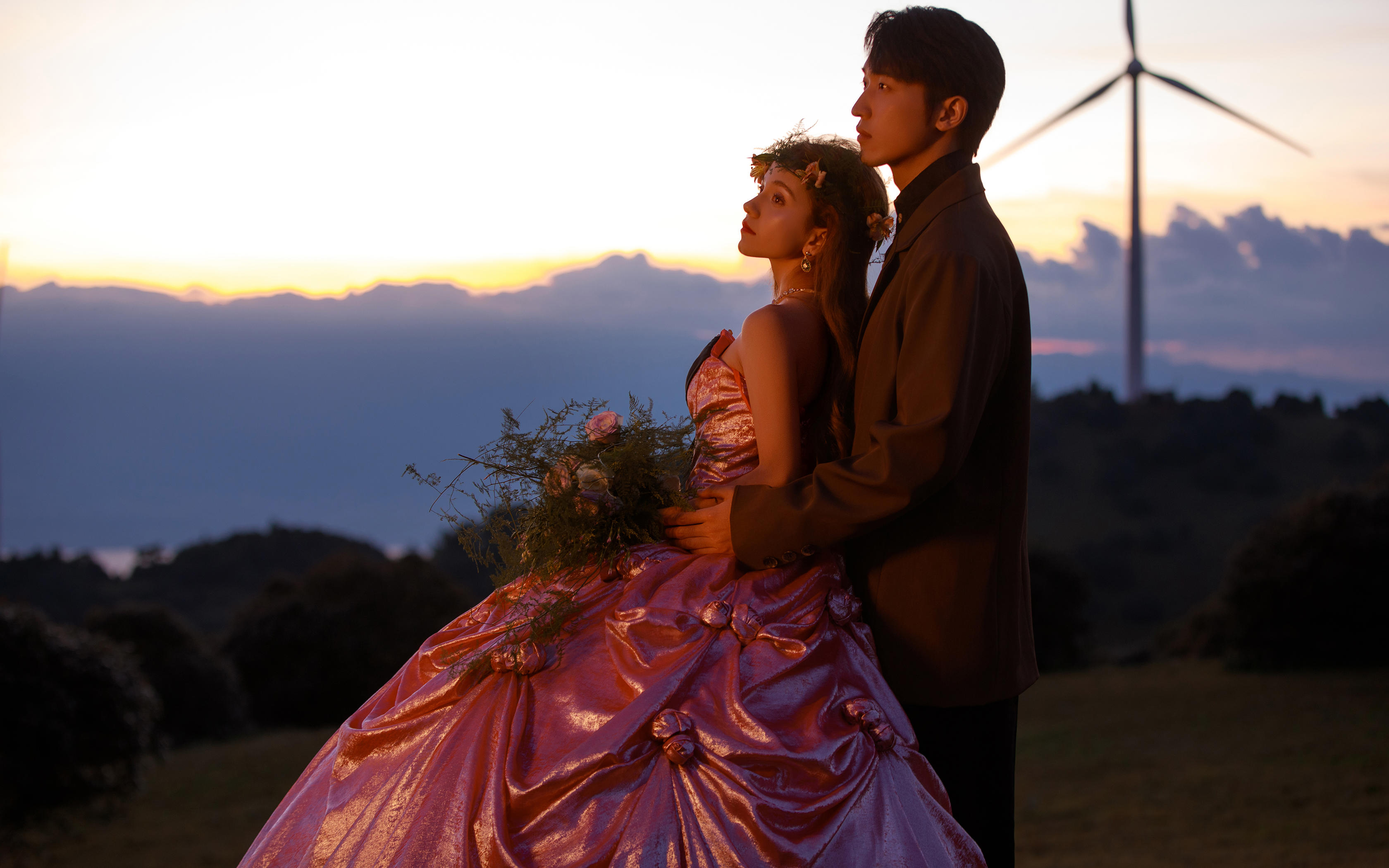 大理旅拍｜我們把婚紗照嵌進(jìn)風(fēng)車山晚霞