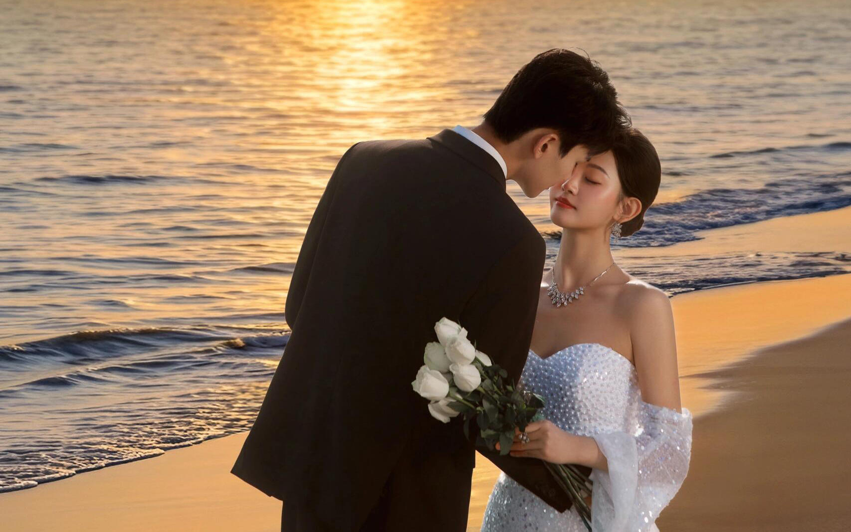 【后悔沒(méi)早點(diǎn)收藏這浪漫的夕陽(yáng)海景婚紗照】