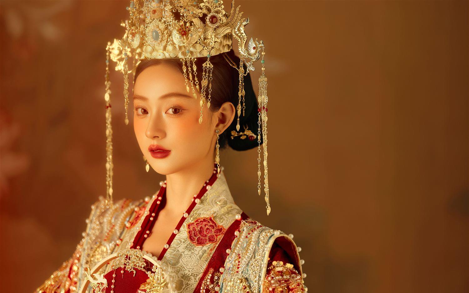 鳳冠霞帔的中式漢服婚紗照??怎么看都很心動