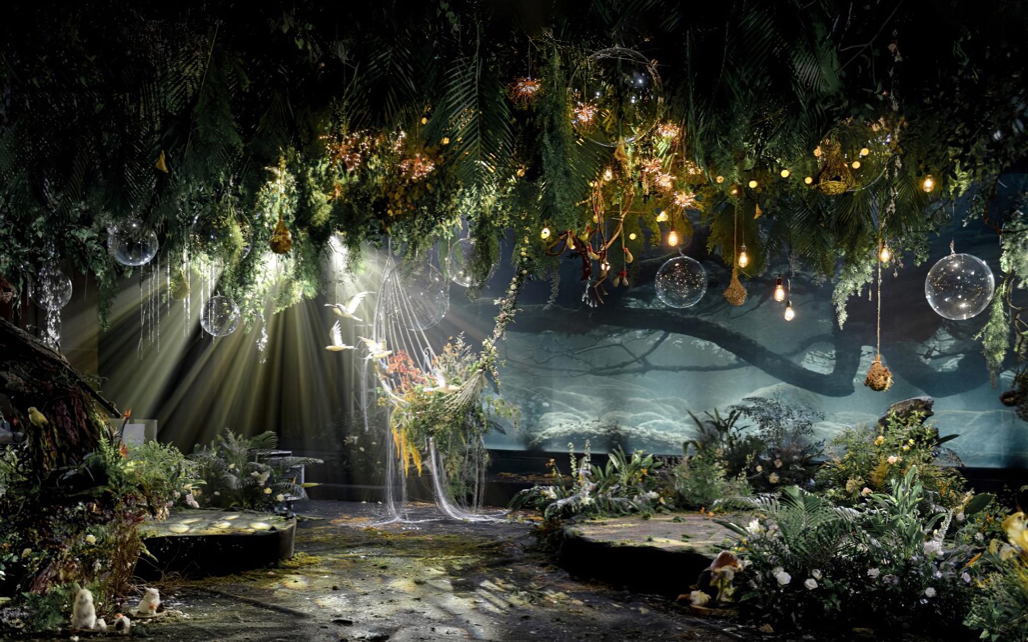 豪华定制婚礼+场景吊顶+7大金刚+礼服