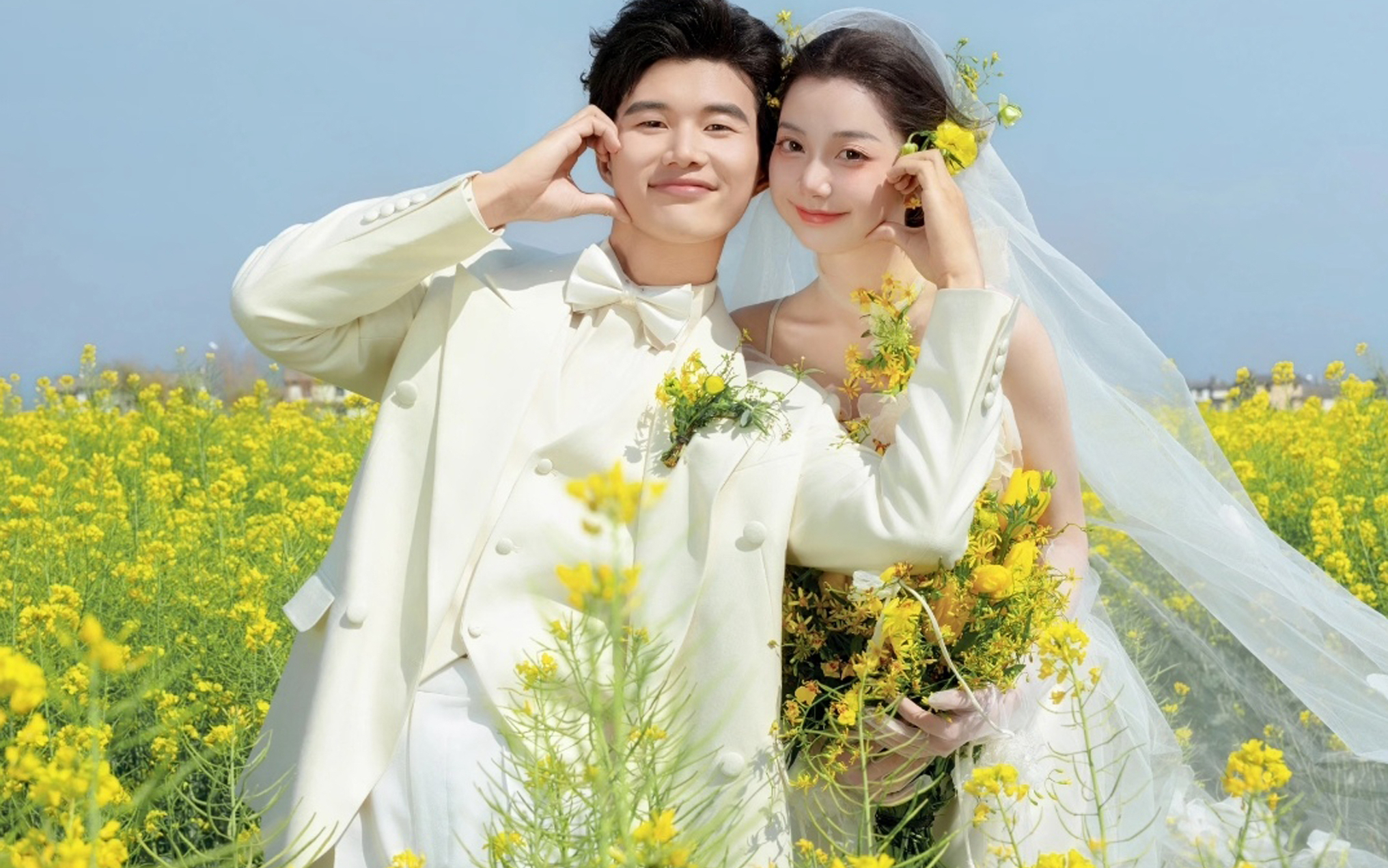 “風(fēng)過花海，眾人皆知我愛你”油菜花婚紗照?? 風(fēng)