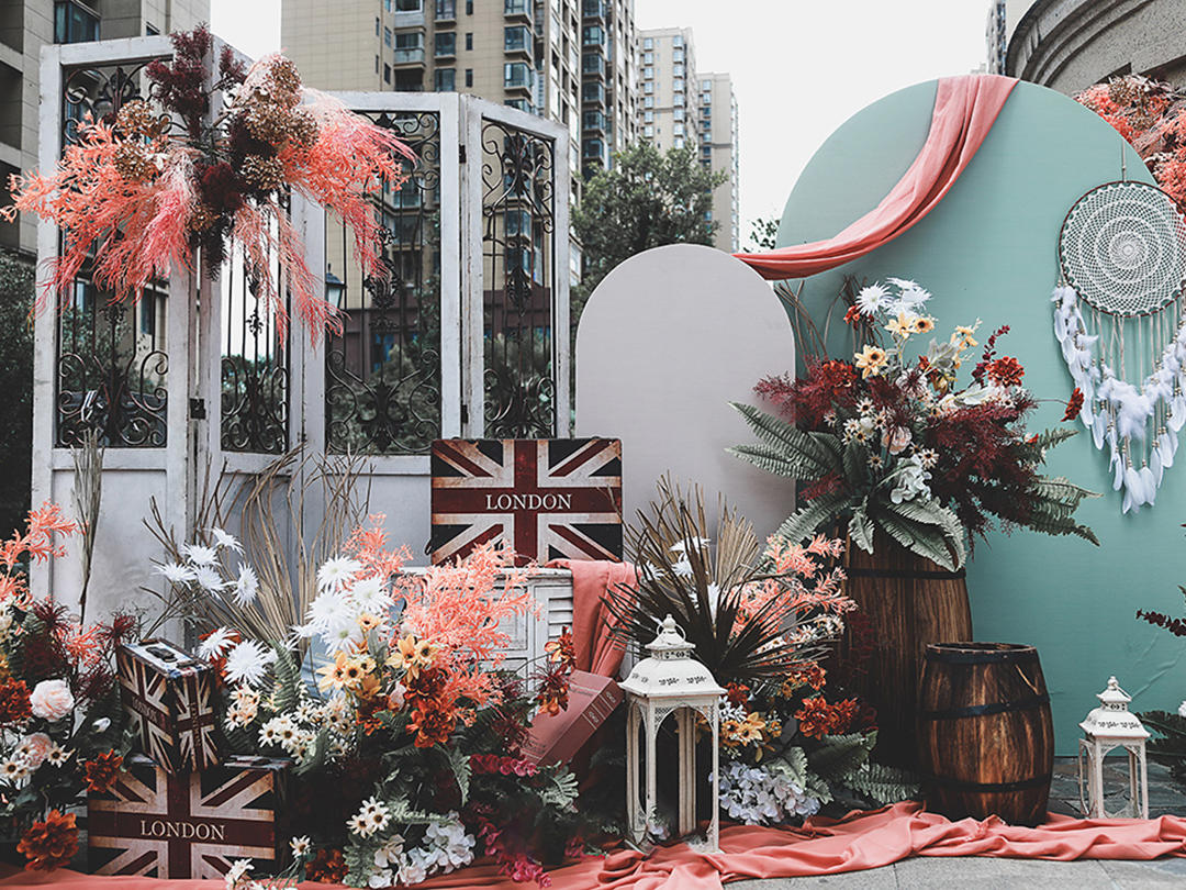 遵义户外小预算秋色婚礼包含主持、摄影、摄像、跟妆