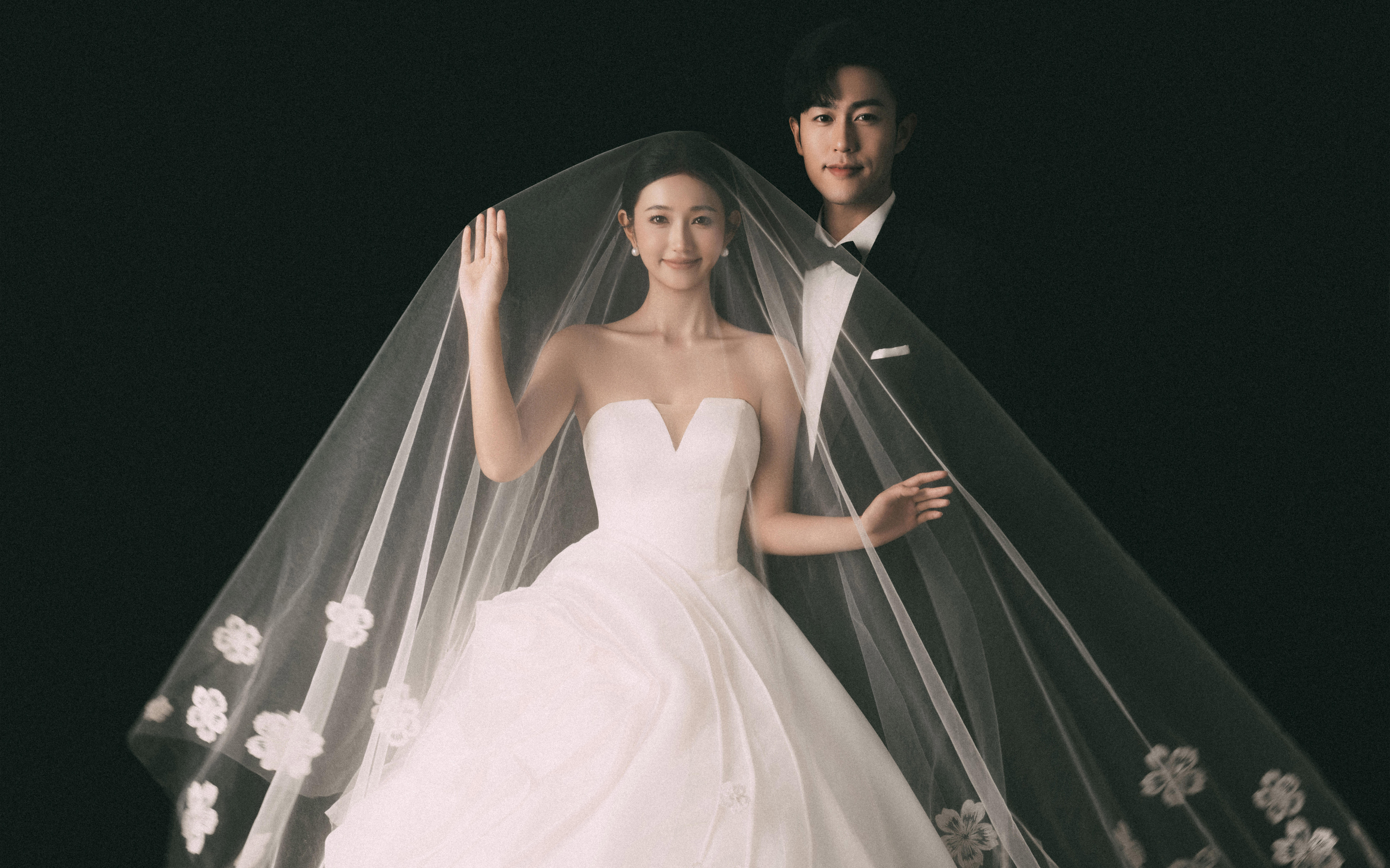 簡約大氣的極簡婚紗照??經(jīng)典耐看高級感拉滿