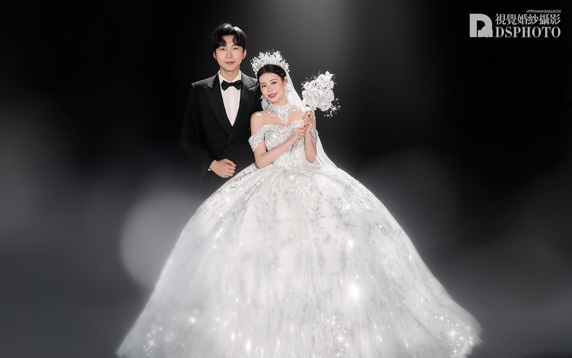 黑背景主紗真的封神?把公主夢焊在婚紗照里！