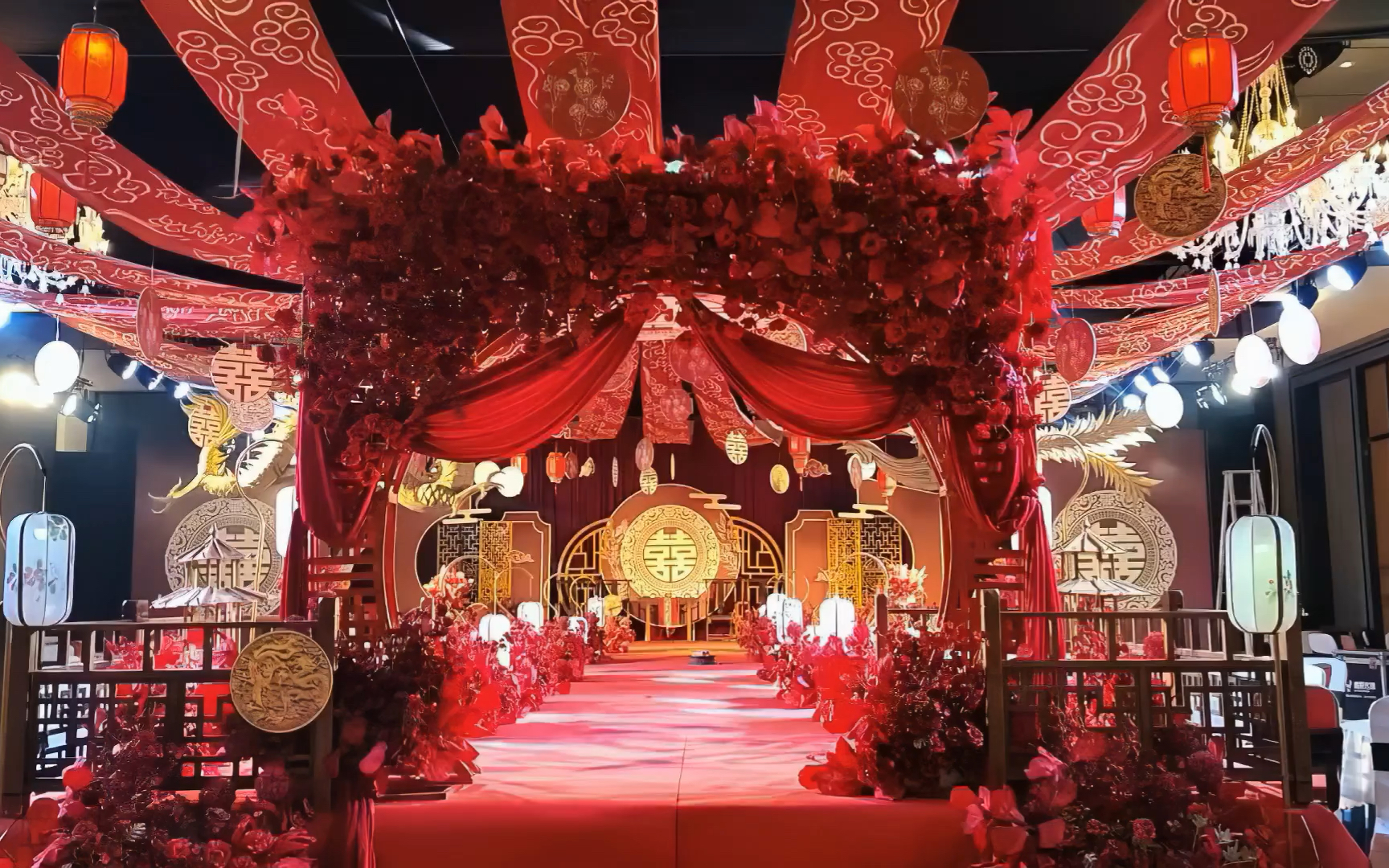 中式婚禮現(xiàn)場布置典雅莊重