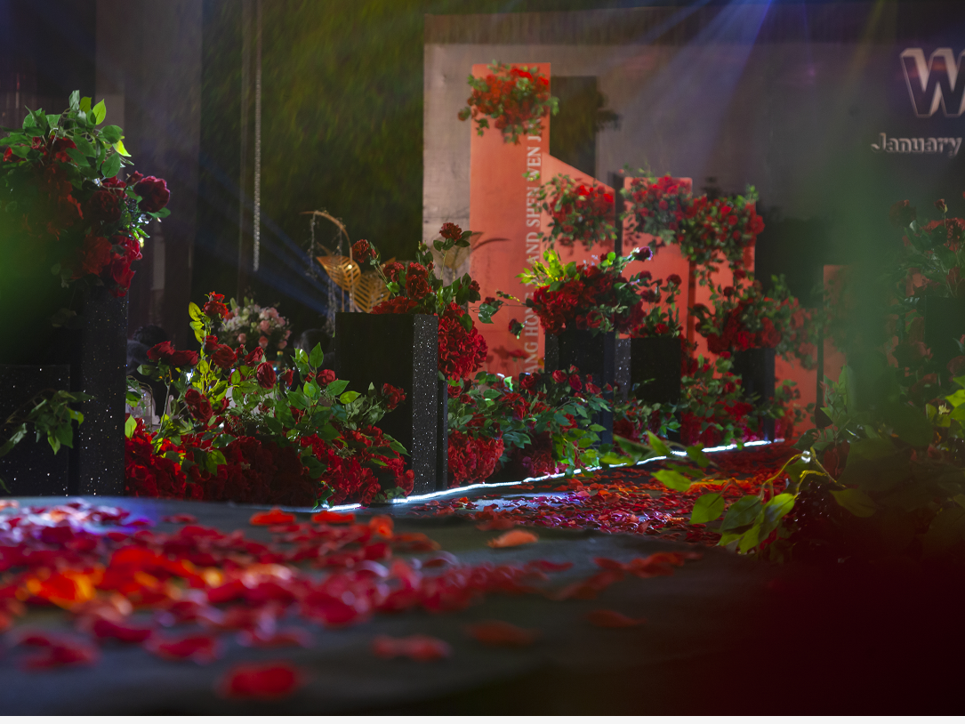 奢靡红配神秘黑    简洁但很有层次