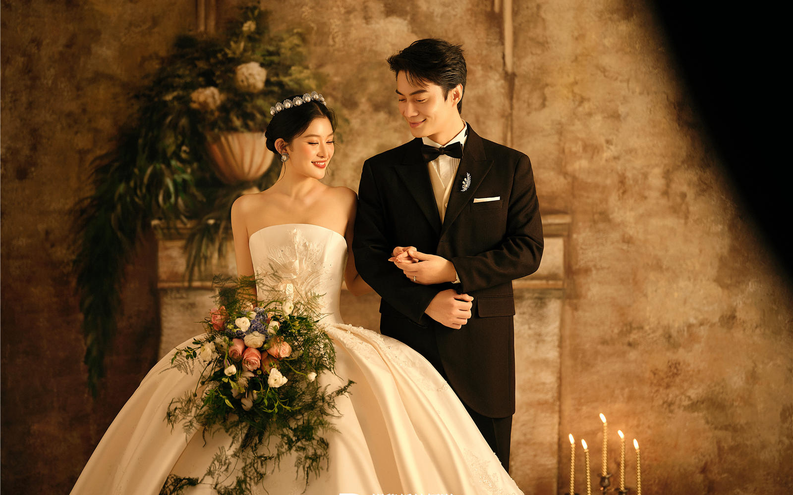 ?歐式復(fù)古電影感婚紗照｜每一幀都像墜入油畫里??