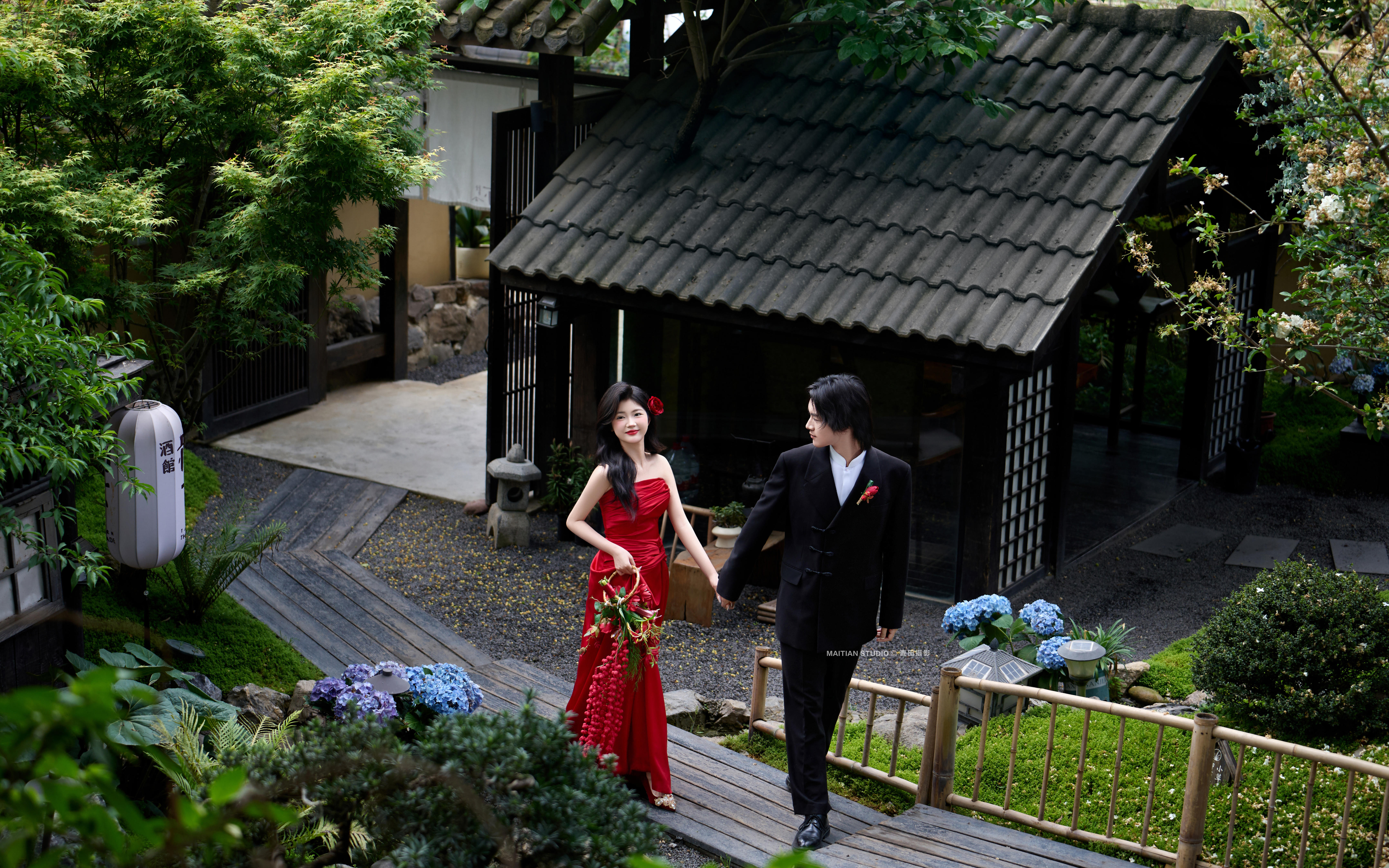 审美觉醒！新中式庭院风婚纱照简直是yyds