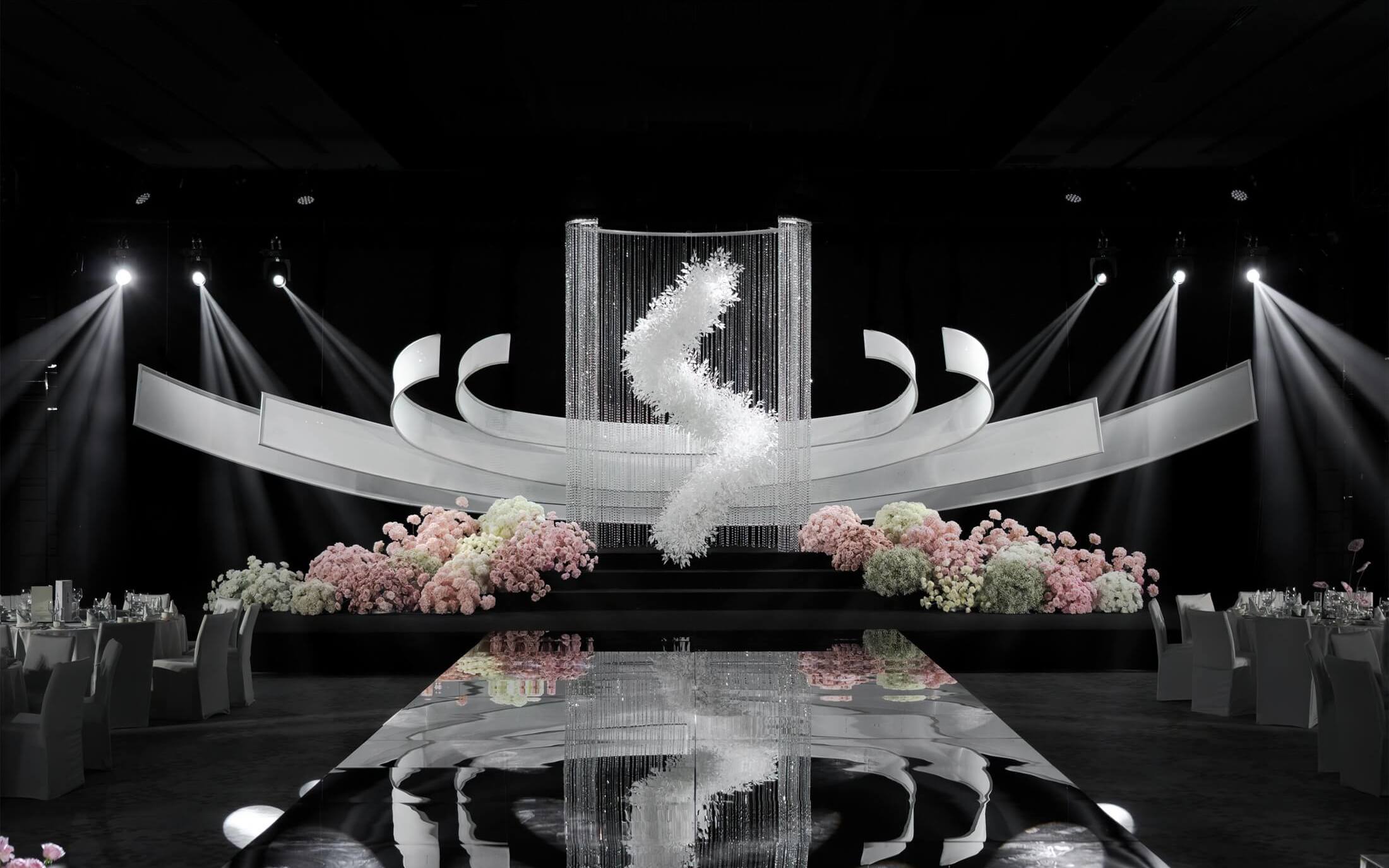 光影流转的水晶主题婚礼