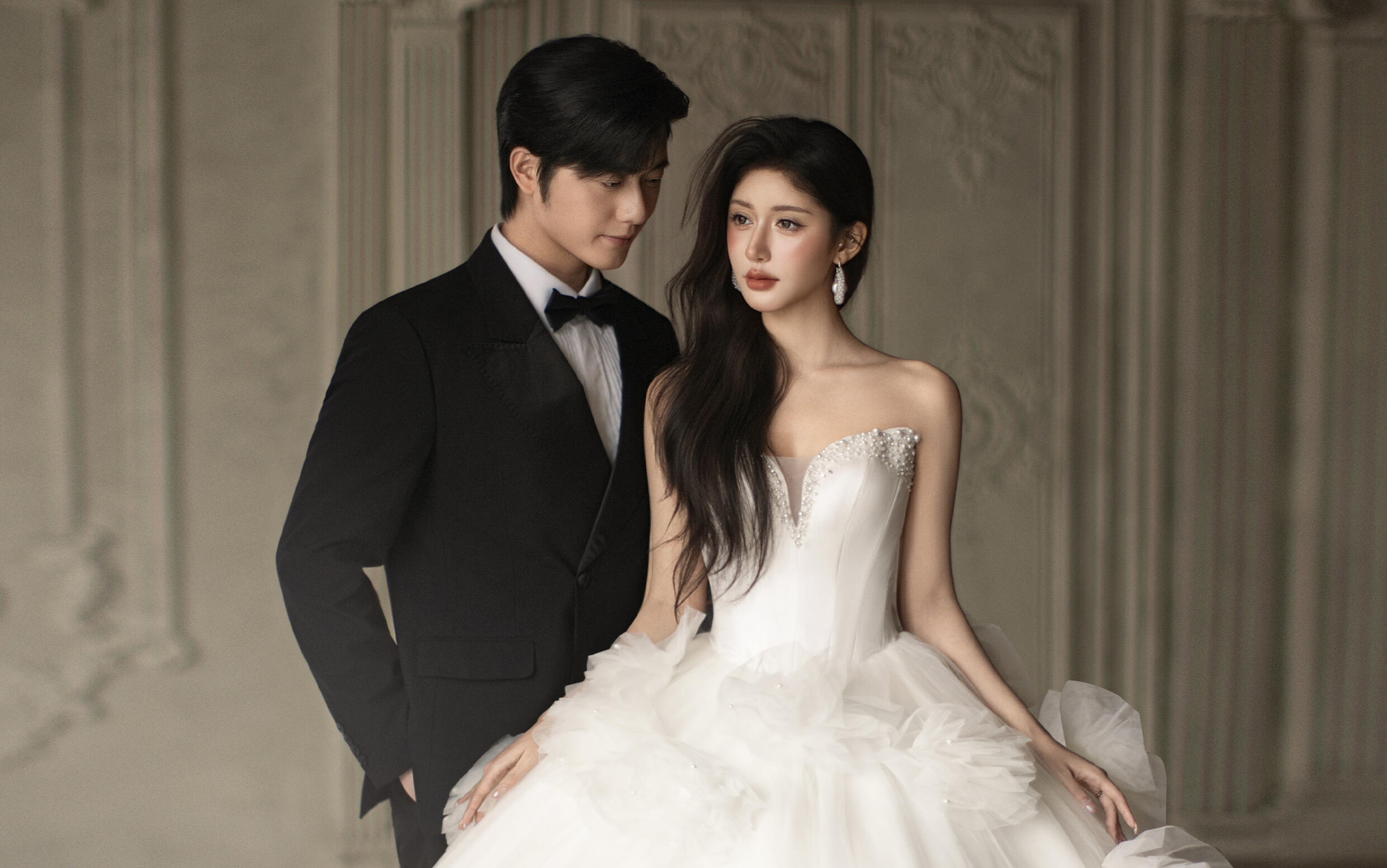 备婚人狂喜｜室内主纱光影婚纱照太有氛围感啦