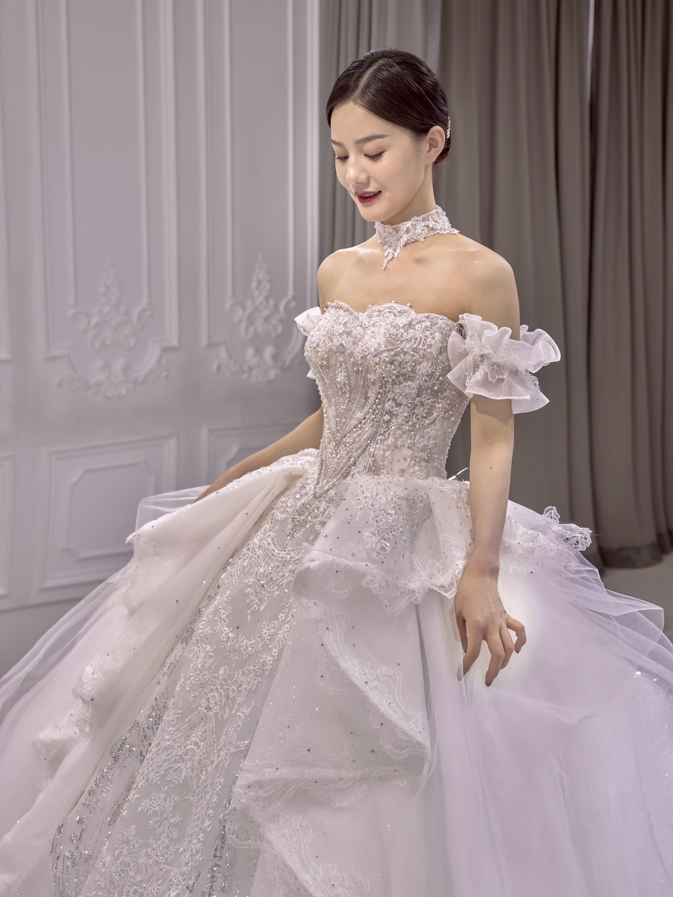 【奢华租赁三件套】+手绣褂主婚纱+礼服