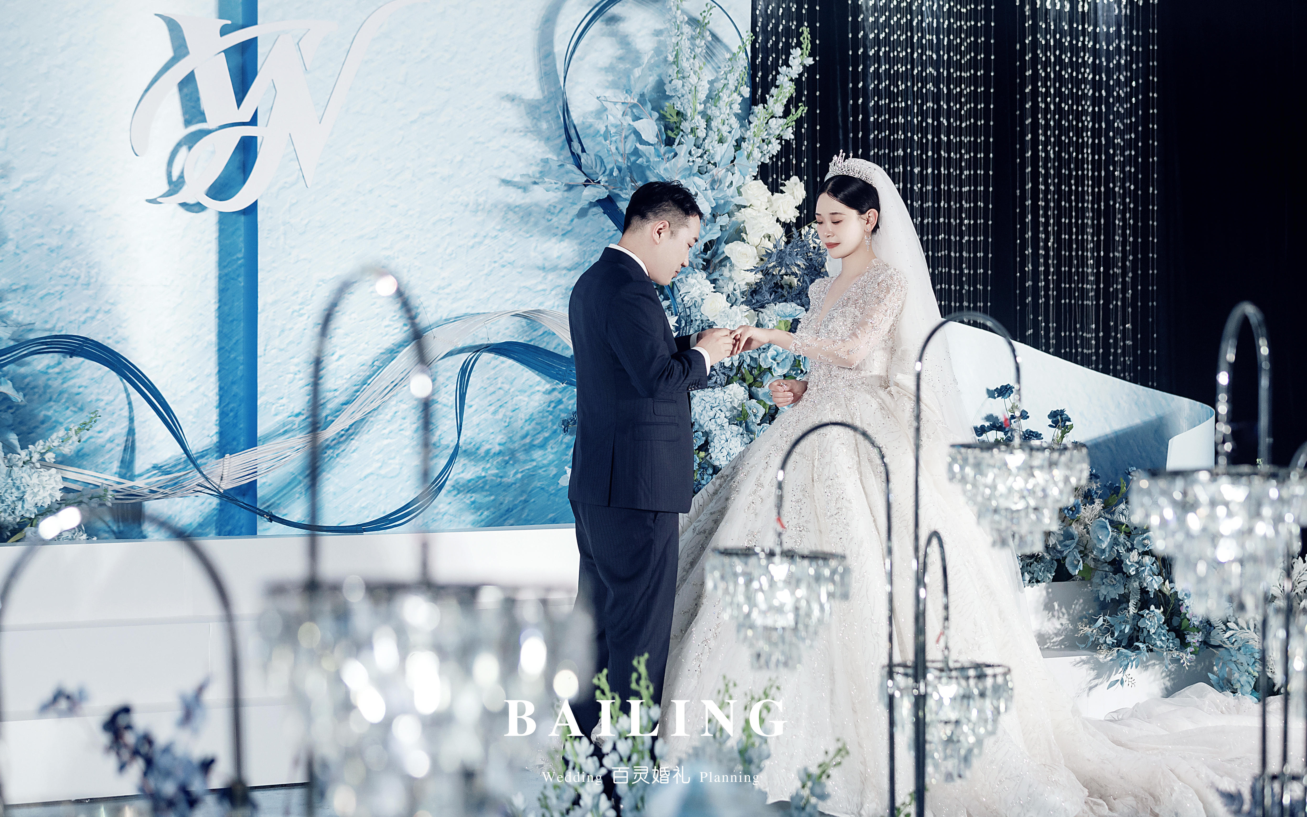 【百靈婚禮沉浸式霧霾藍(lán)】將丁達(dá)爾效應(yīng)搬進(jìn)婚禮！