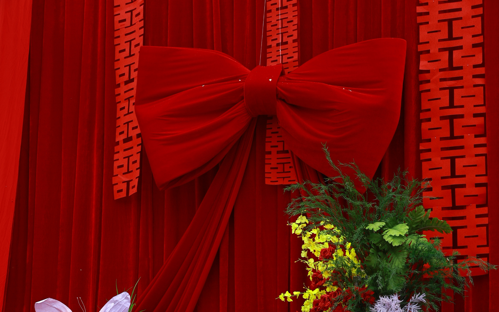 網(wǎng)紅紅色挑高背景