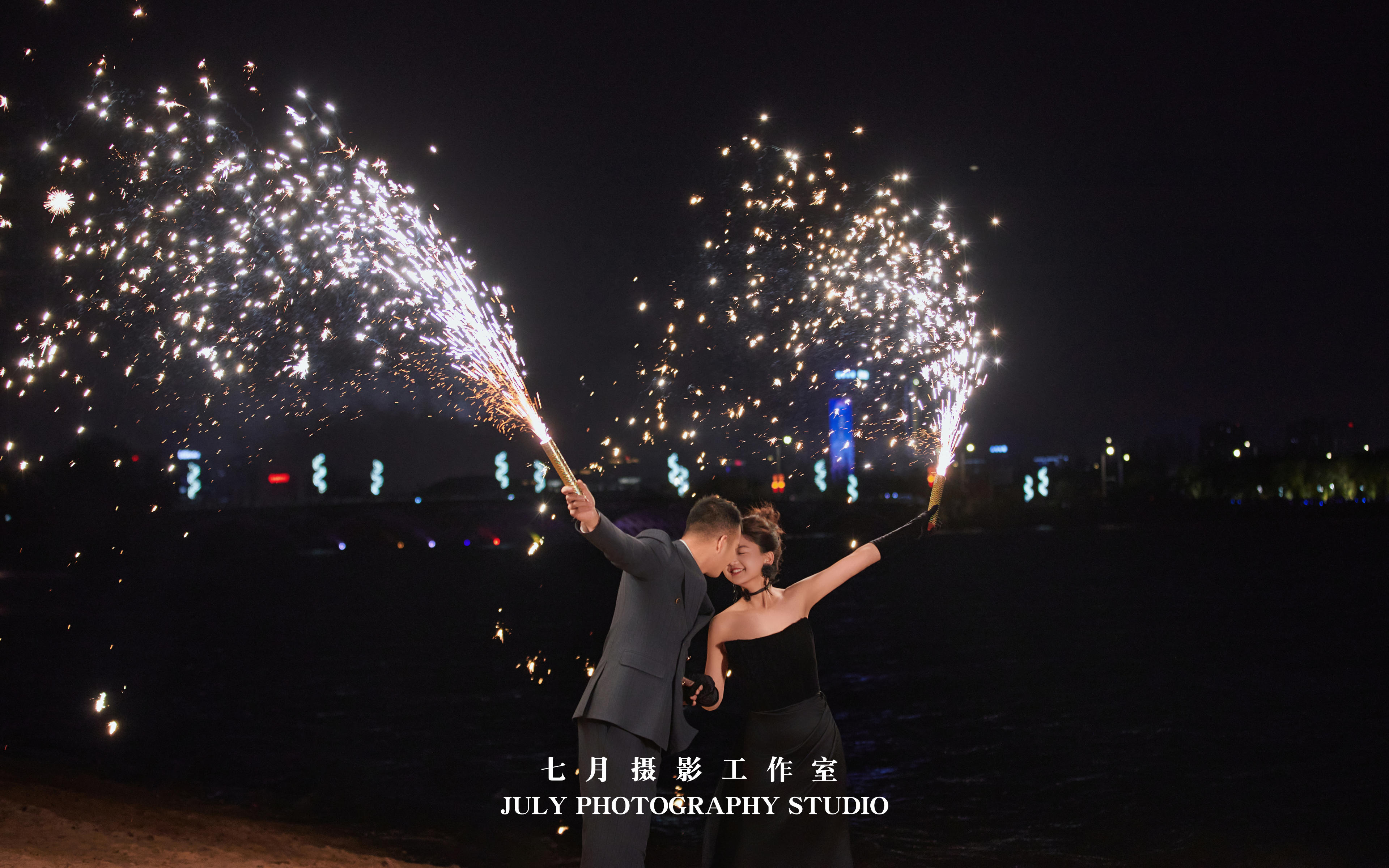 让爱意在晚风里盛开 烟火星光，皆是心动的序章