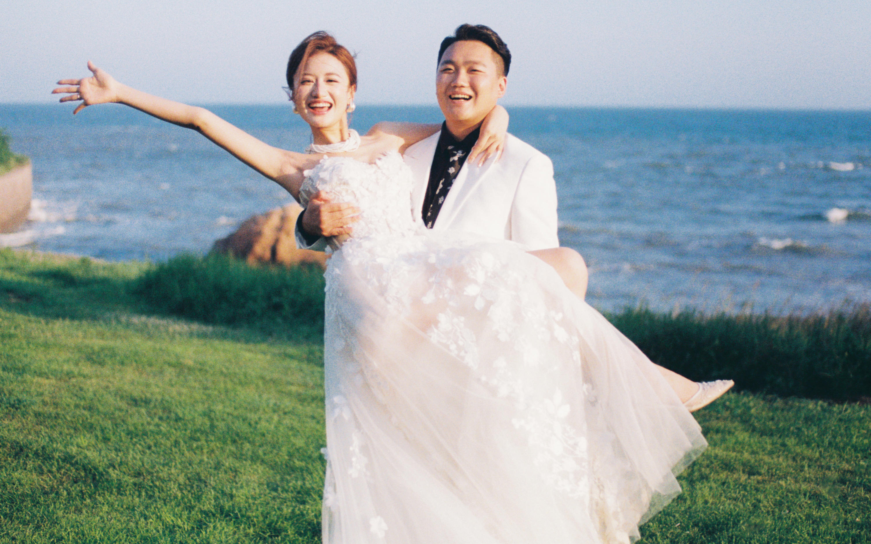 超绝ins风草坪婚纱照🎞这胶片感被夸爆了！