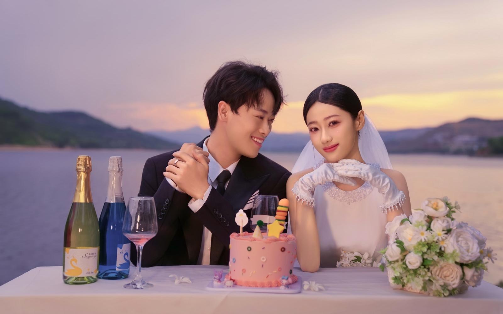 包心動(dòng)的??湖邊夕陽(yáng)儀式感婚紗照??
