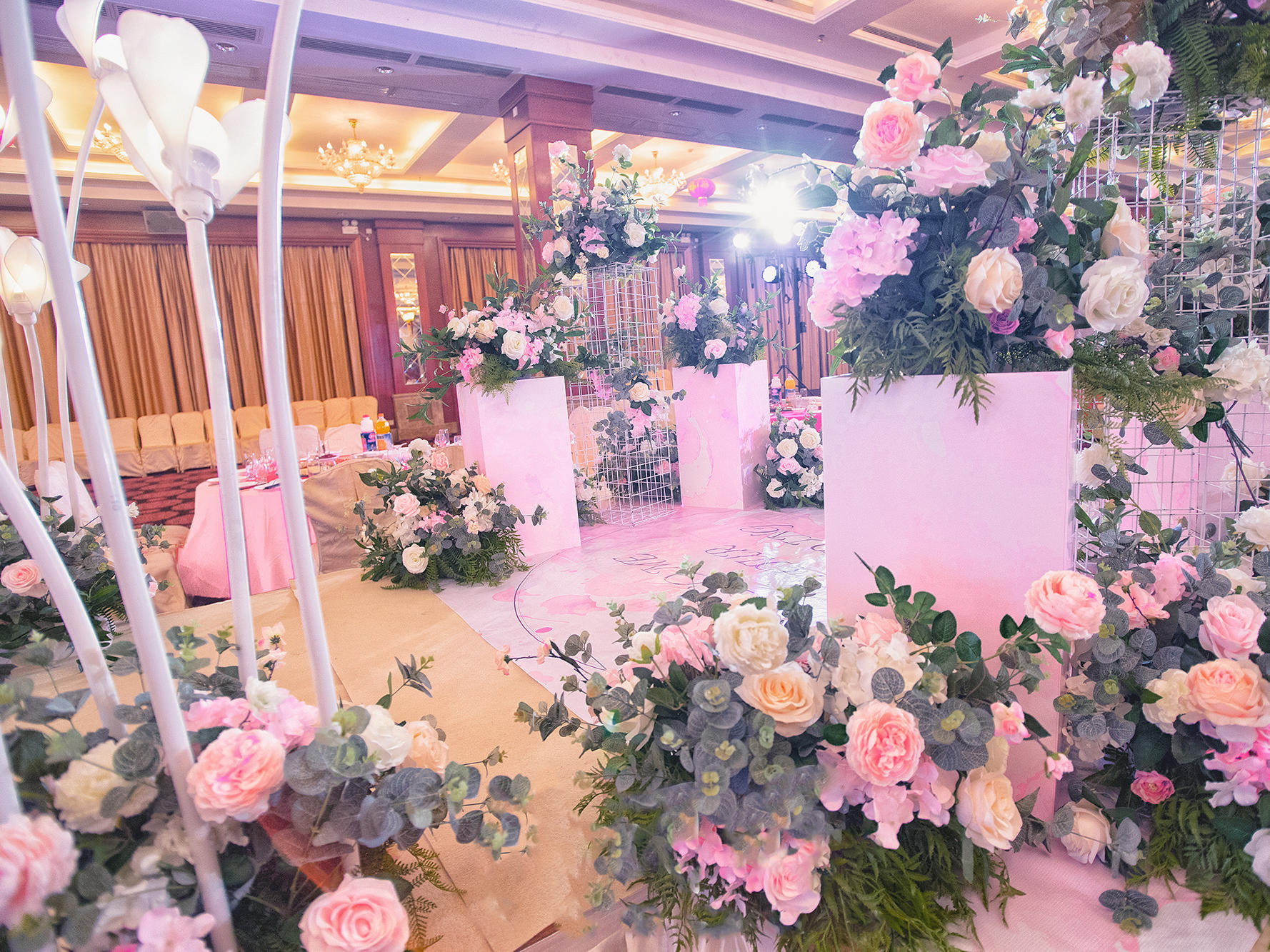 粉色梦幻森系婚礼，LED场，火烈鸟