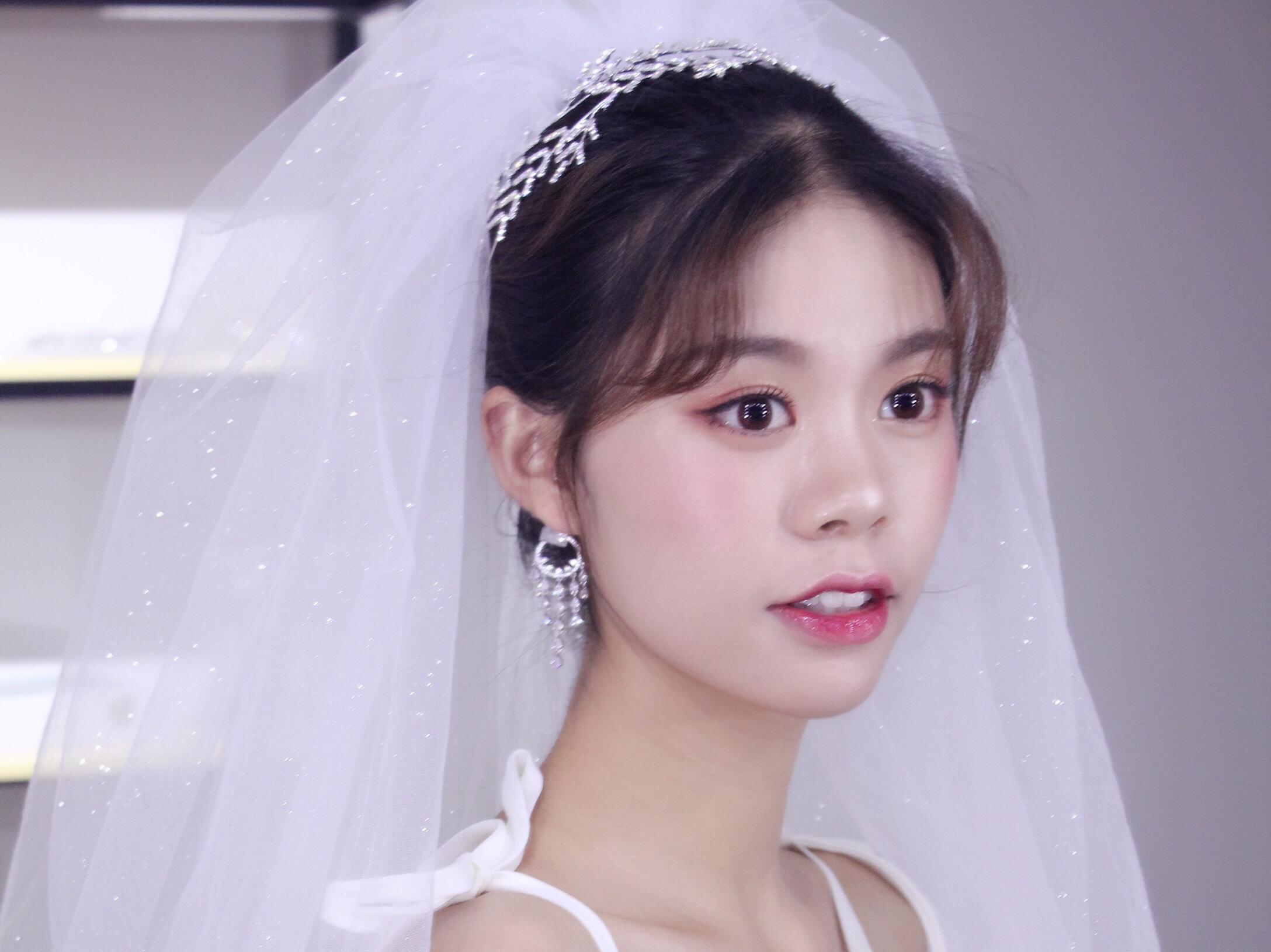 【锦鹤跟妆+全新婚纱组合】超值7件套+3套妆面。