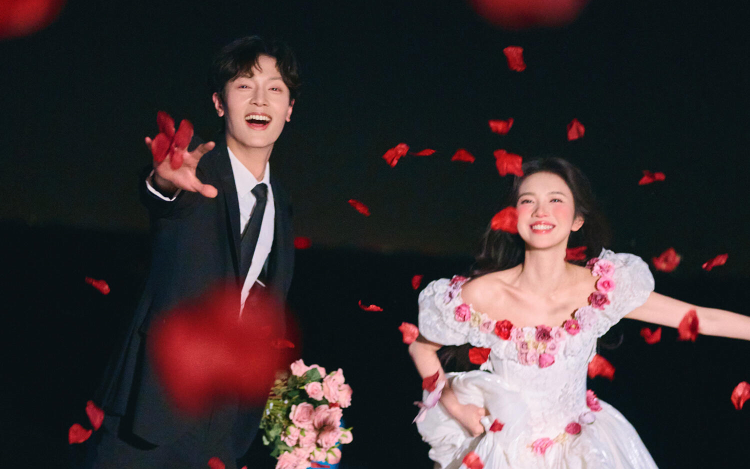 安利一萬遍｜活人感夜景山頂婚紗照