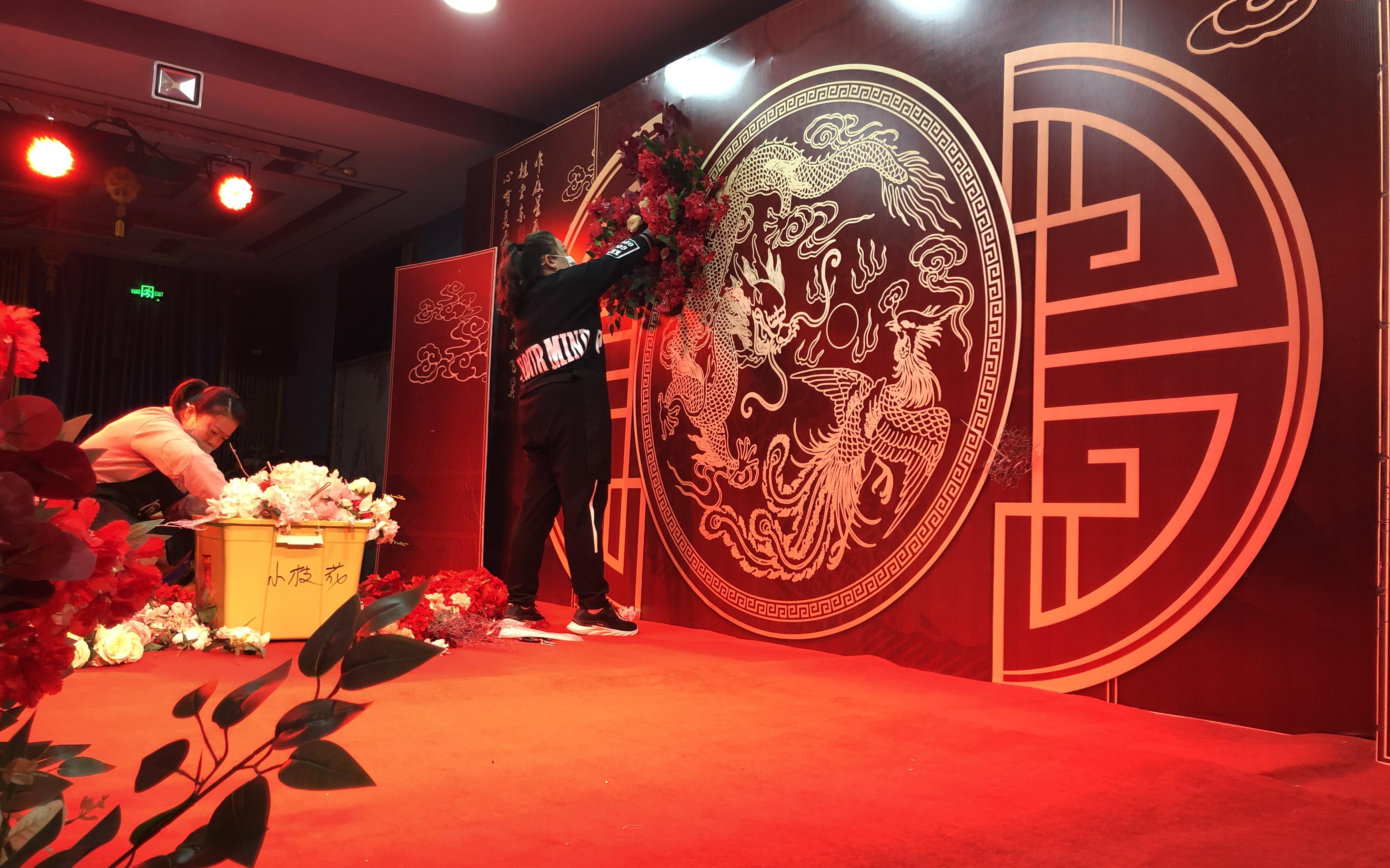 结婚就其实质而言，即有避风港的一面，同时，它又是