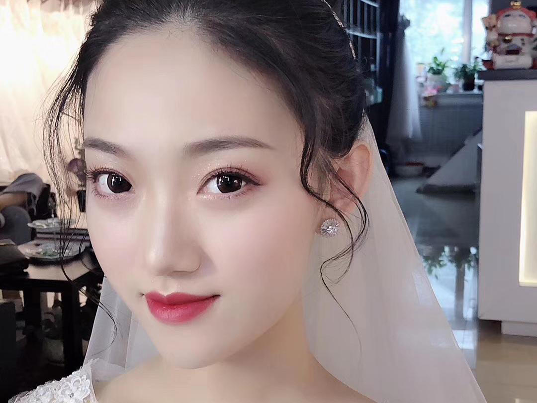呼市跟妆超值首席档化妆师全程跟妆送妈妈妆