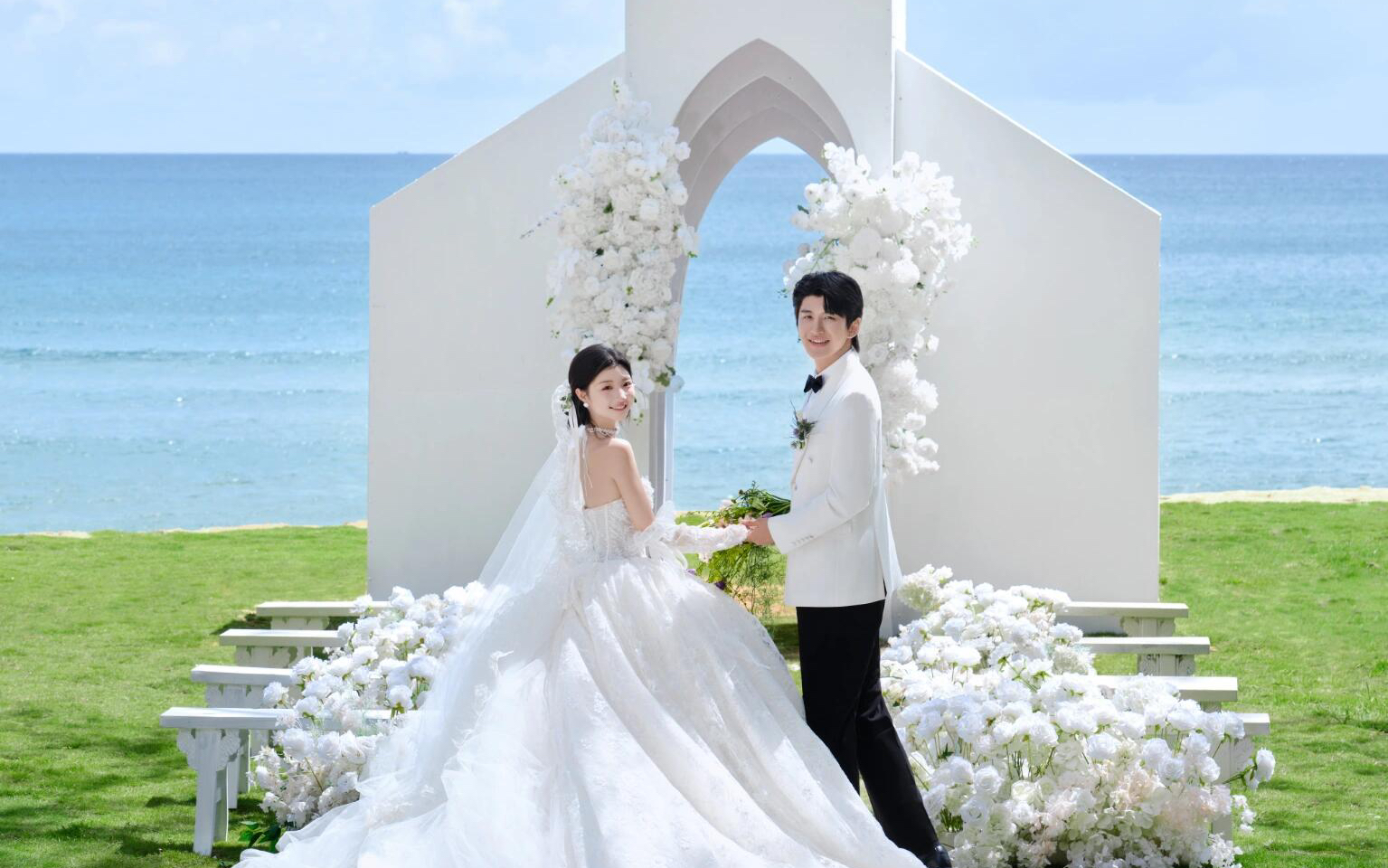 教堂见证，仪式感满满的婚纱照