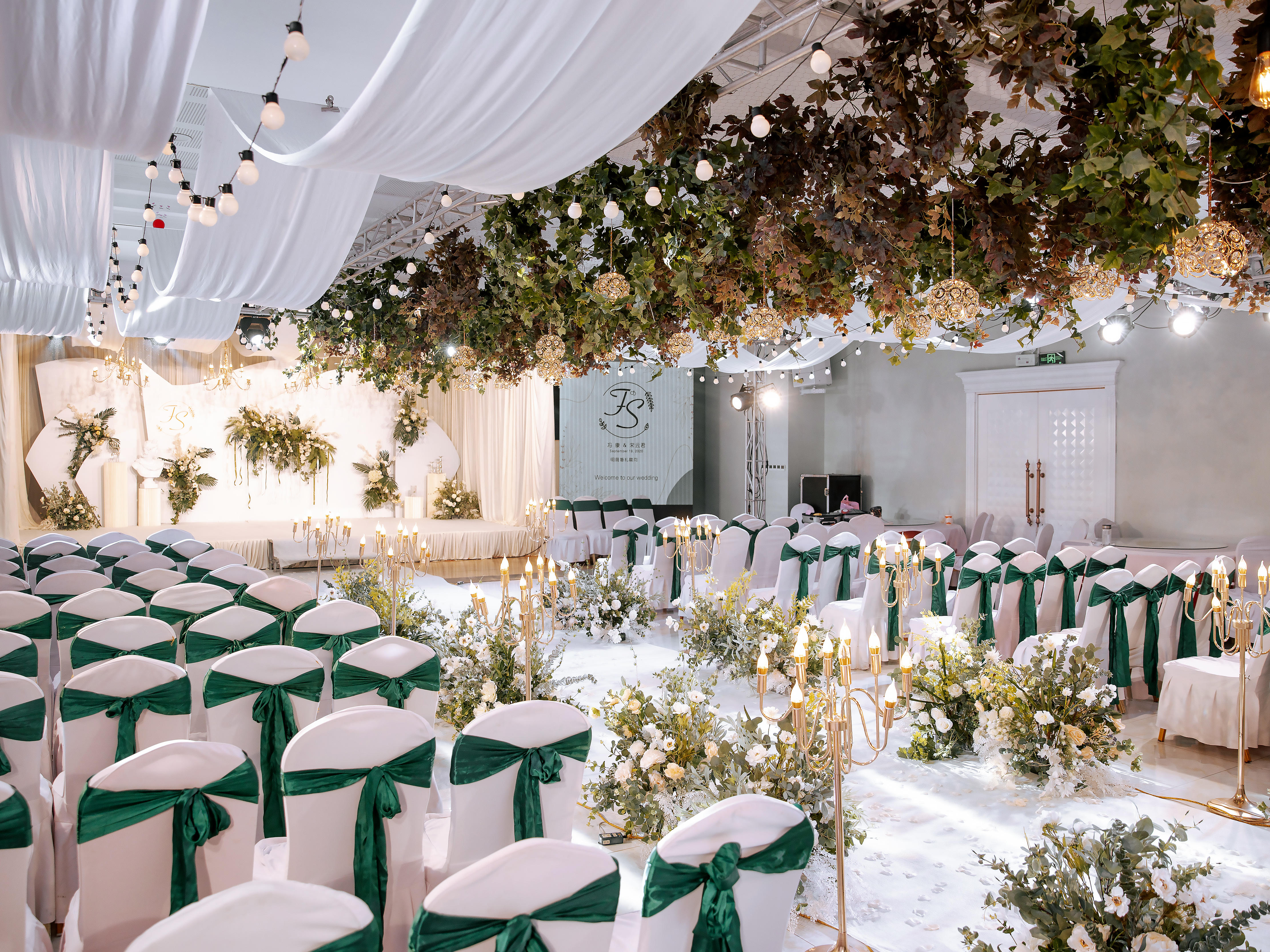 一场干净气质的白绿韩式婚礼