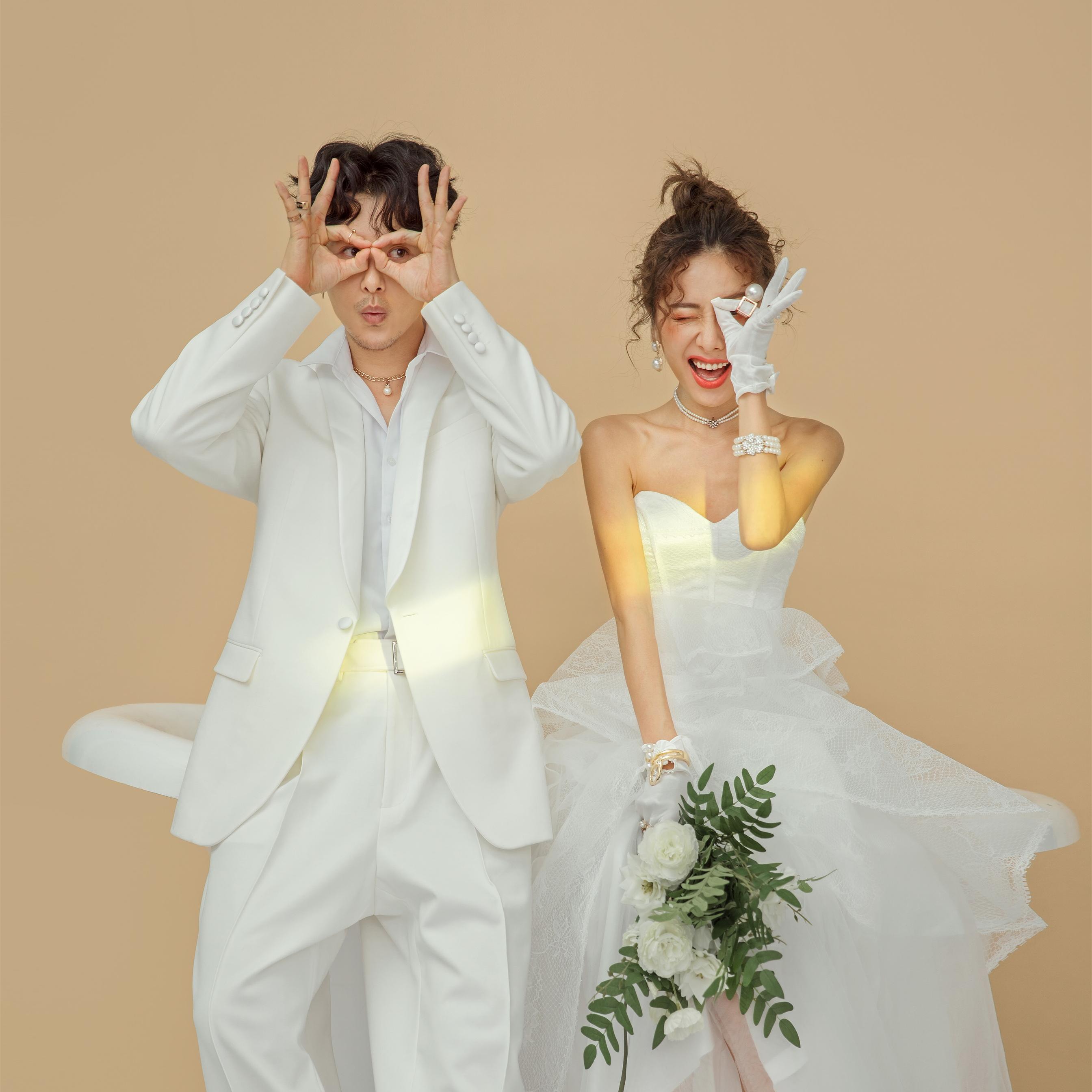 【唯爱视觉婚纱摄影】→ 明星棚拍