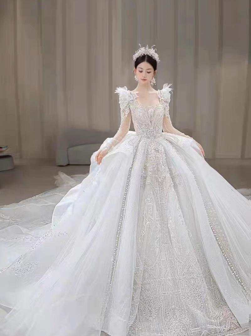 气质甜美方领长袖婚纱